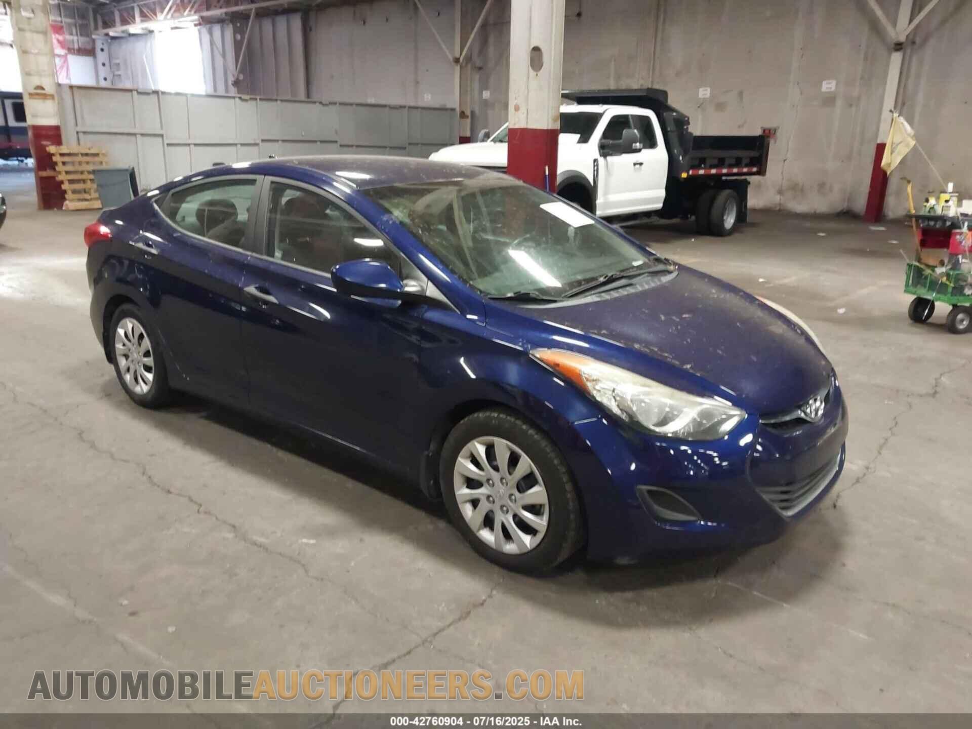 5NPDH4AE2DH197421 HYUNDAI ELANTRA 2013