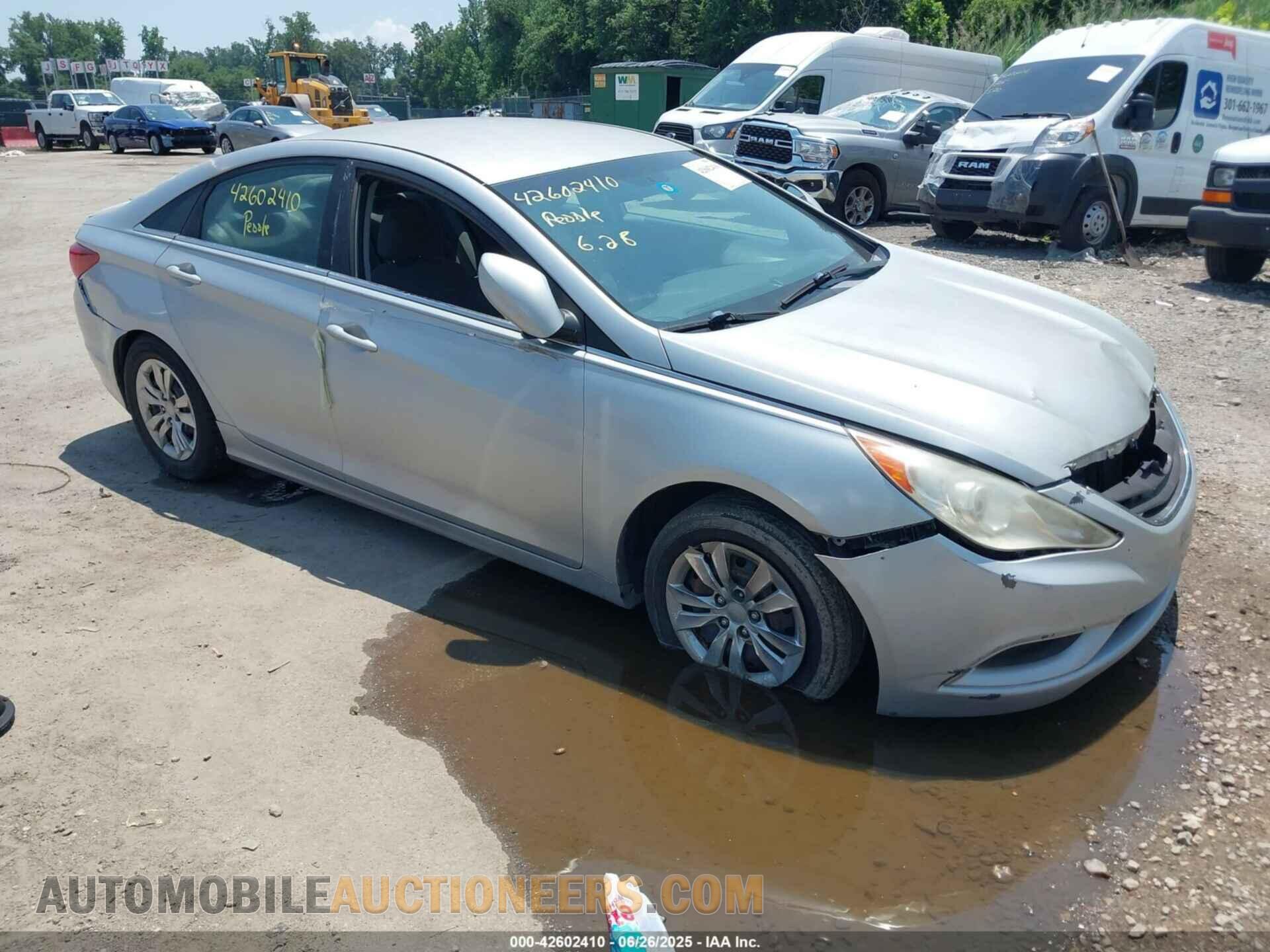 5NPEB4AC0BH078607 HYUNDAI SONATA 2011