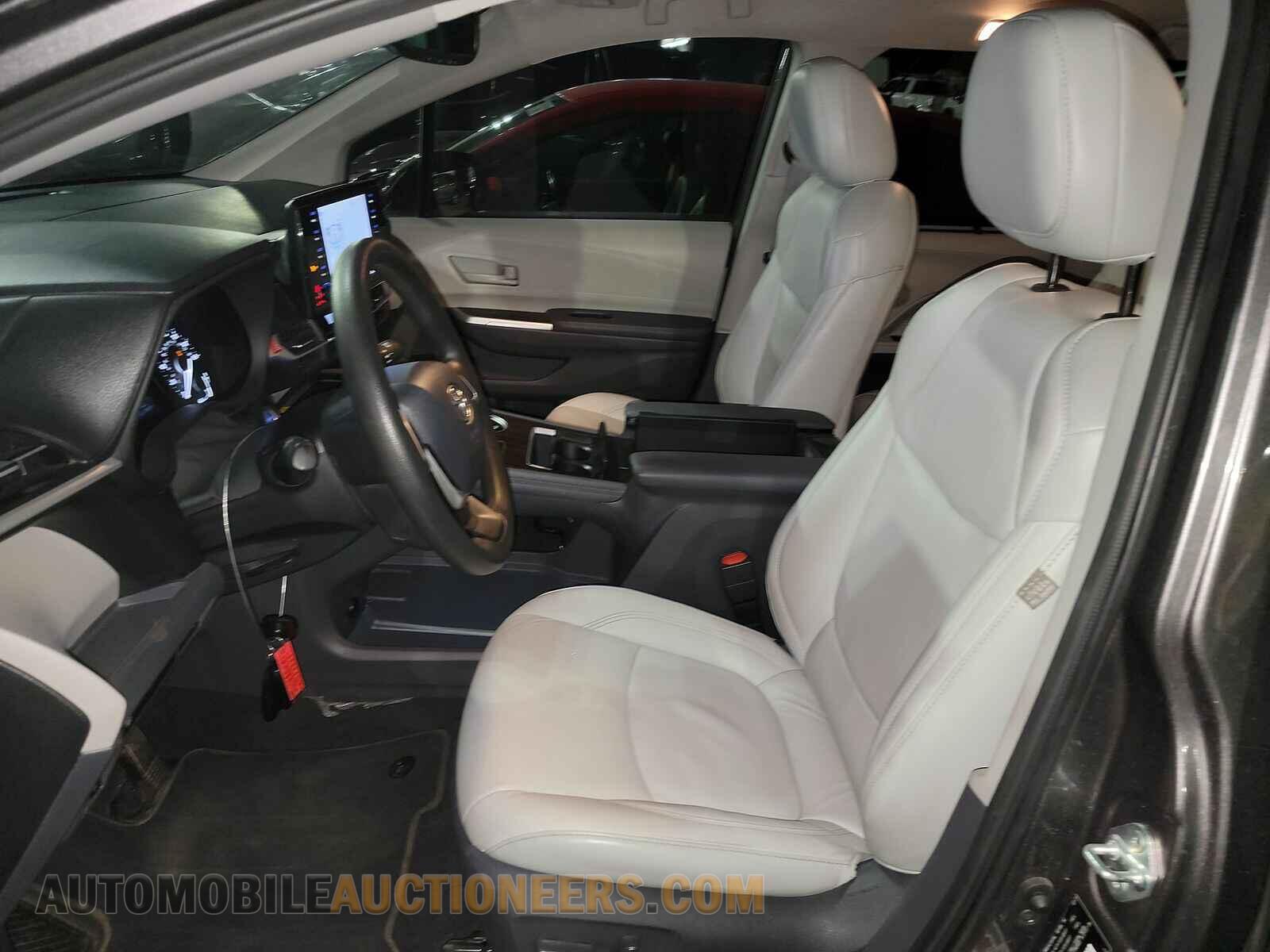 5TDBRKEC7MS026997 Toyota Sienna LE 2021