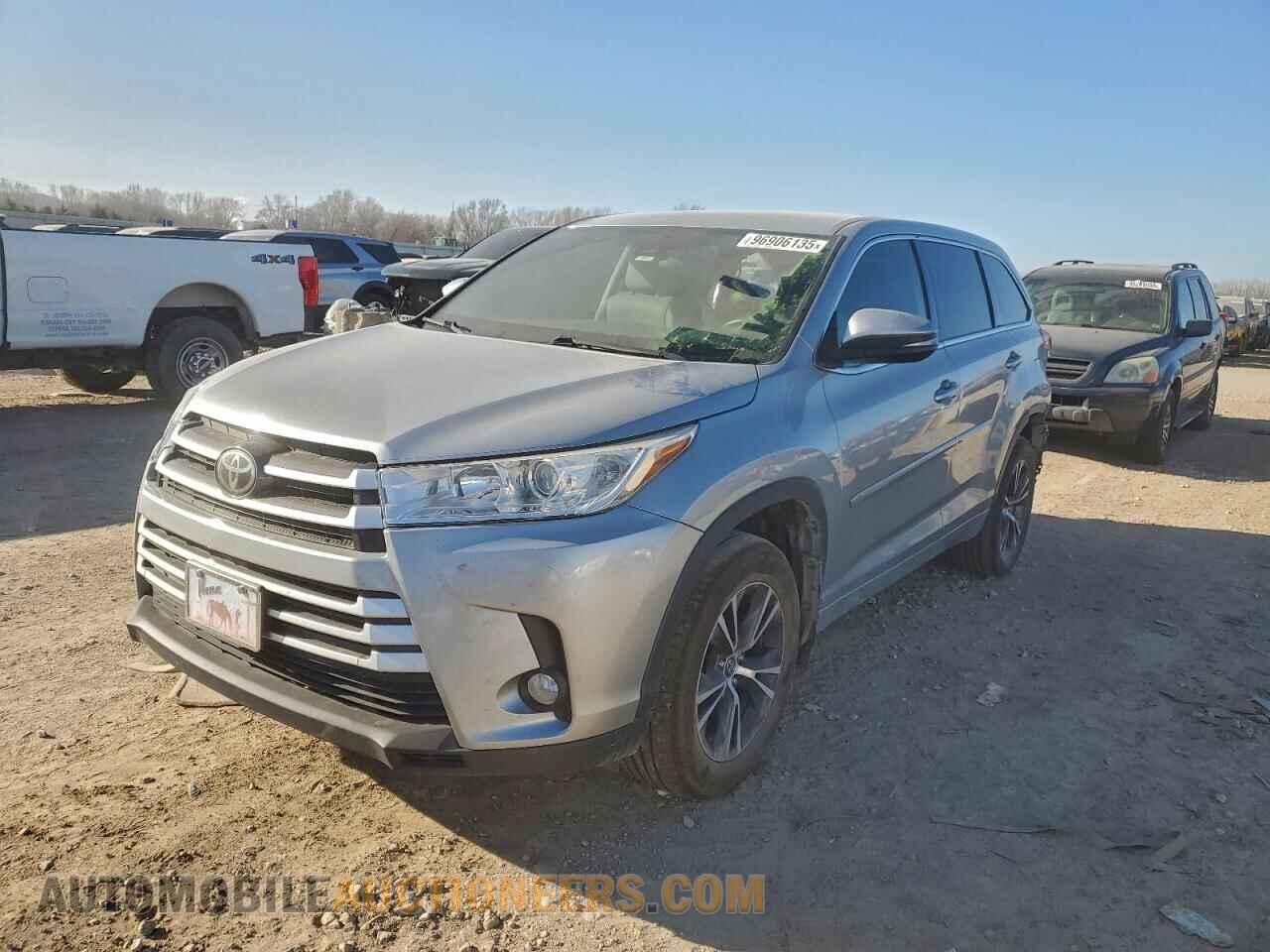 5TDBZRFH0JS840228 TOYOTA HIGHLANDER 2018