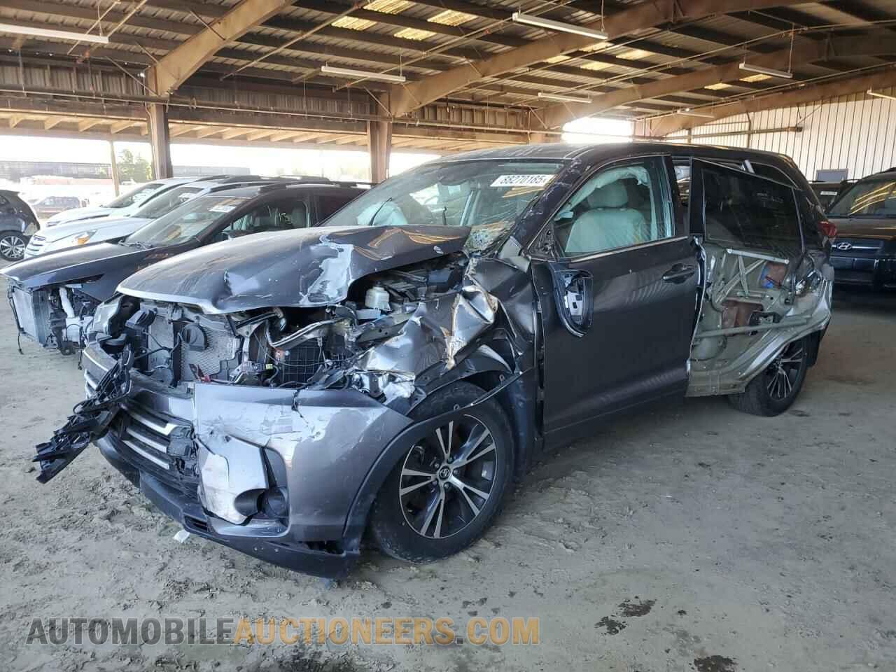 5TDBZRFH6JS832585 TOYOTA HIGHLANDER 2018