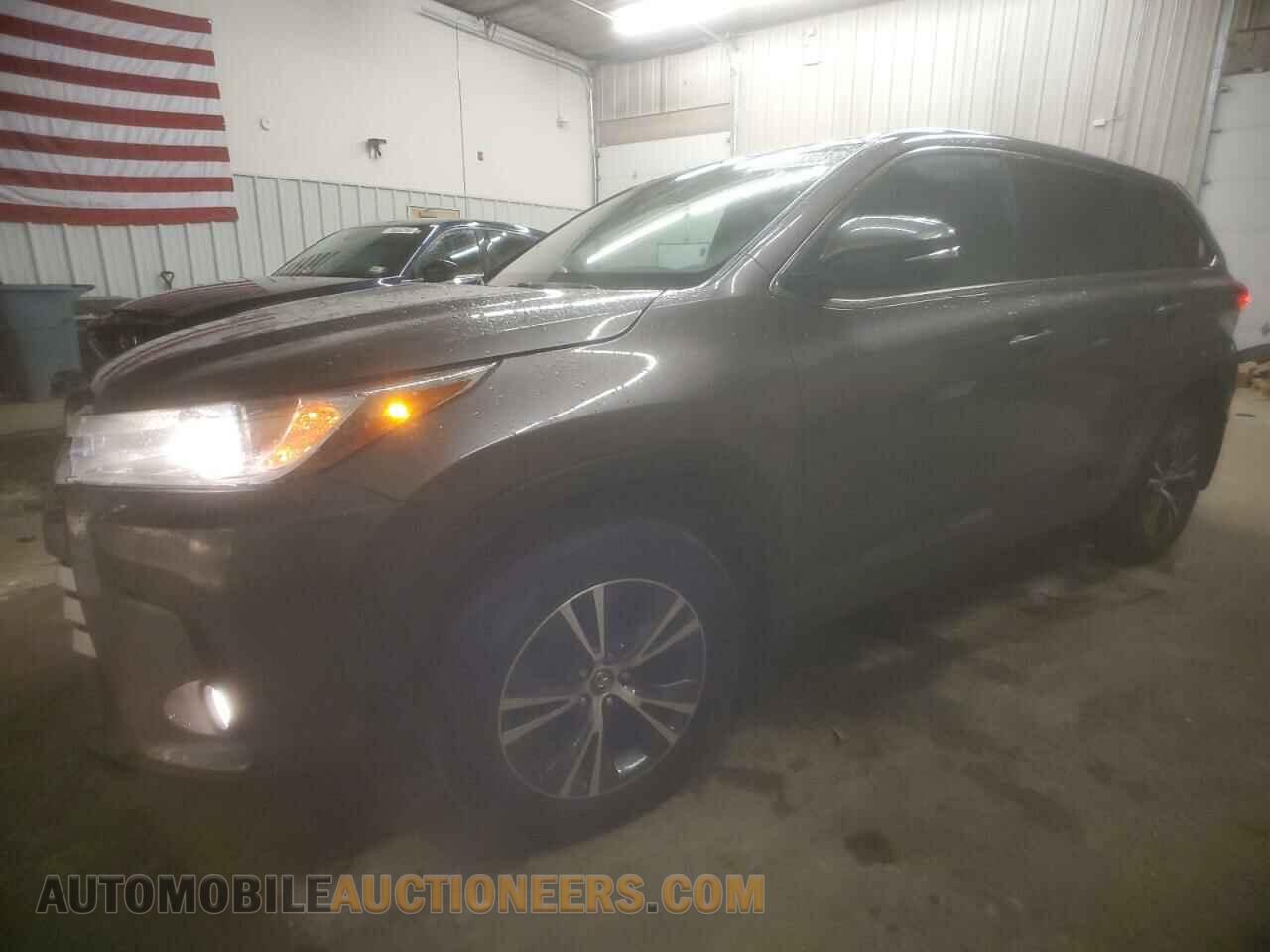 5TDBZRFH7JS497031 TOYOTA HIGHLANDER 2018