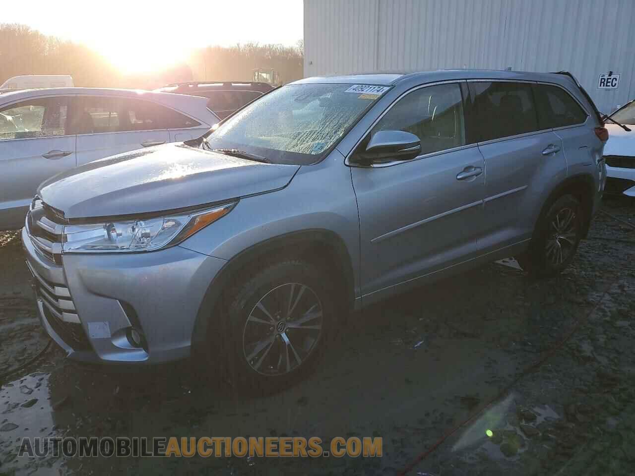 5TDBZRFH7JS884422 TOYOTA HIGHLANDER 2018