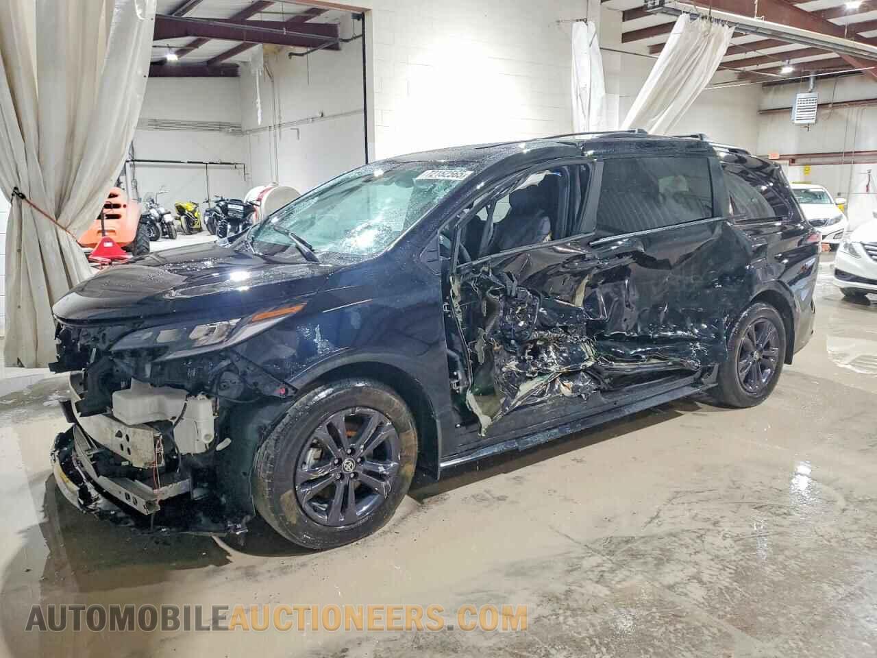 5TDCSKFC1SS200499 TOYOTA SIENNA 2025