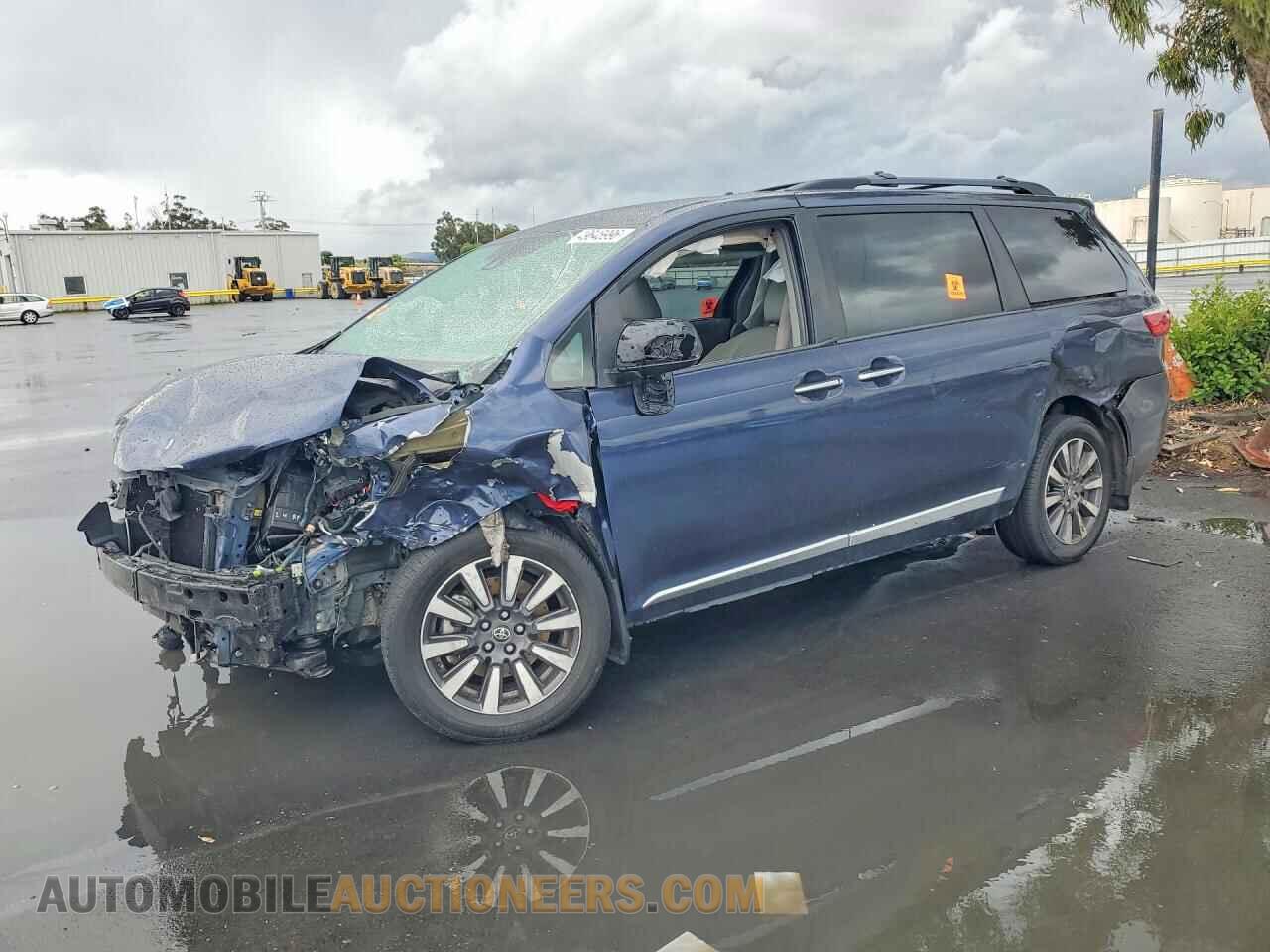 5TDDZ3DC0JS190040 TOYOTA SIENNA 2018