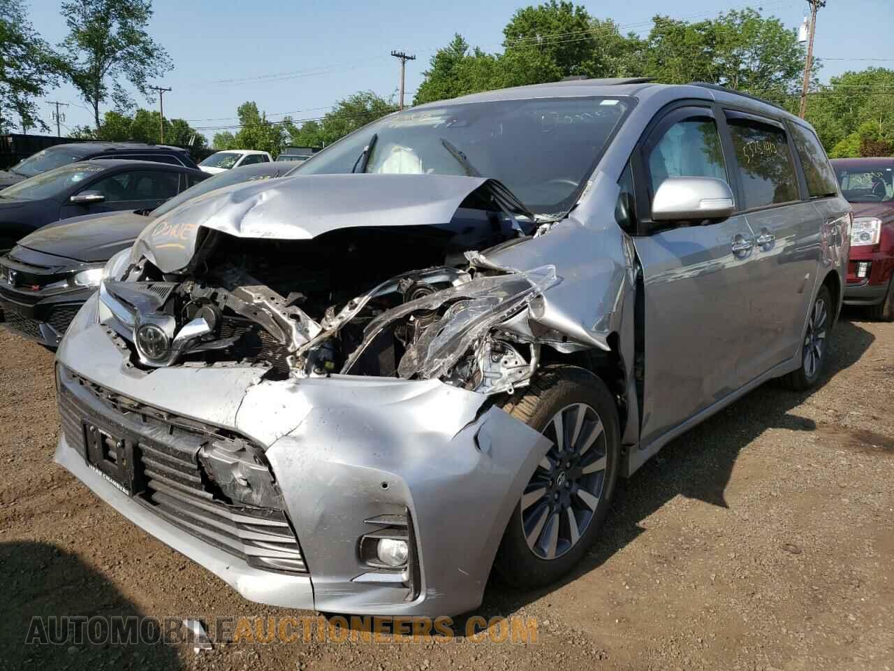 5TDDZ3DC2JS192517 TOYOTA SIENNA 2018