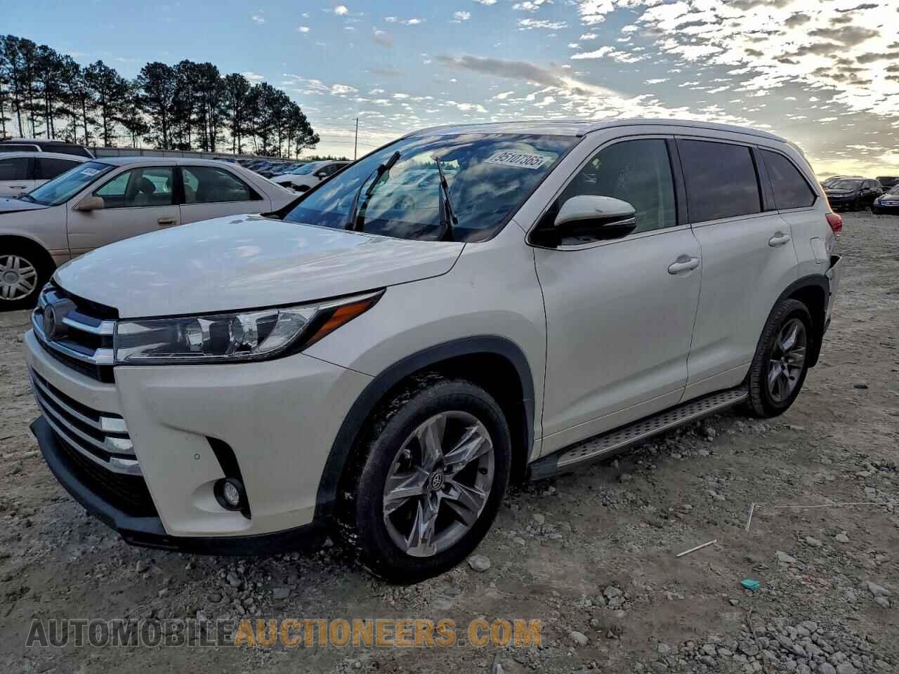 5TDDZRFH0JS806752 TOYOTA HIGHLANDER 2018