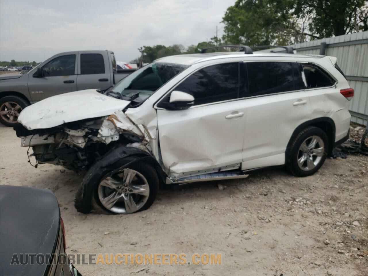 5TDDZRFH3JS826882 TOYOTA HIGHLANDER 2018