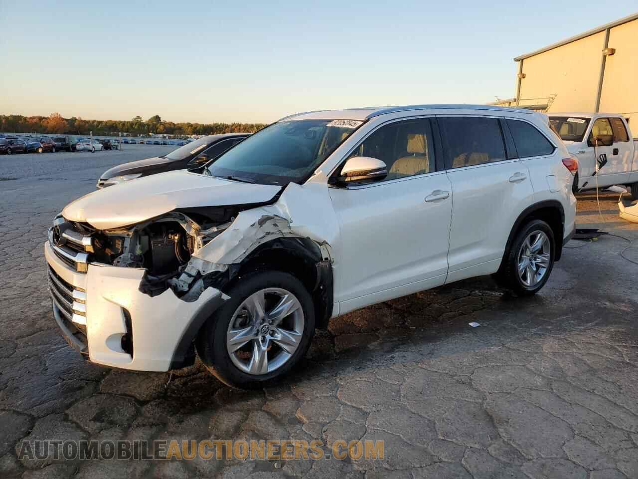 5TDDZRFH7JS908338 TOYOTA HIGHLANDER 2018