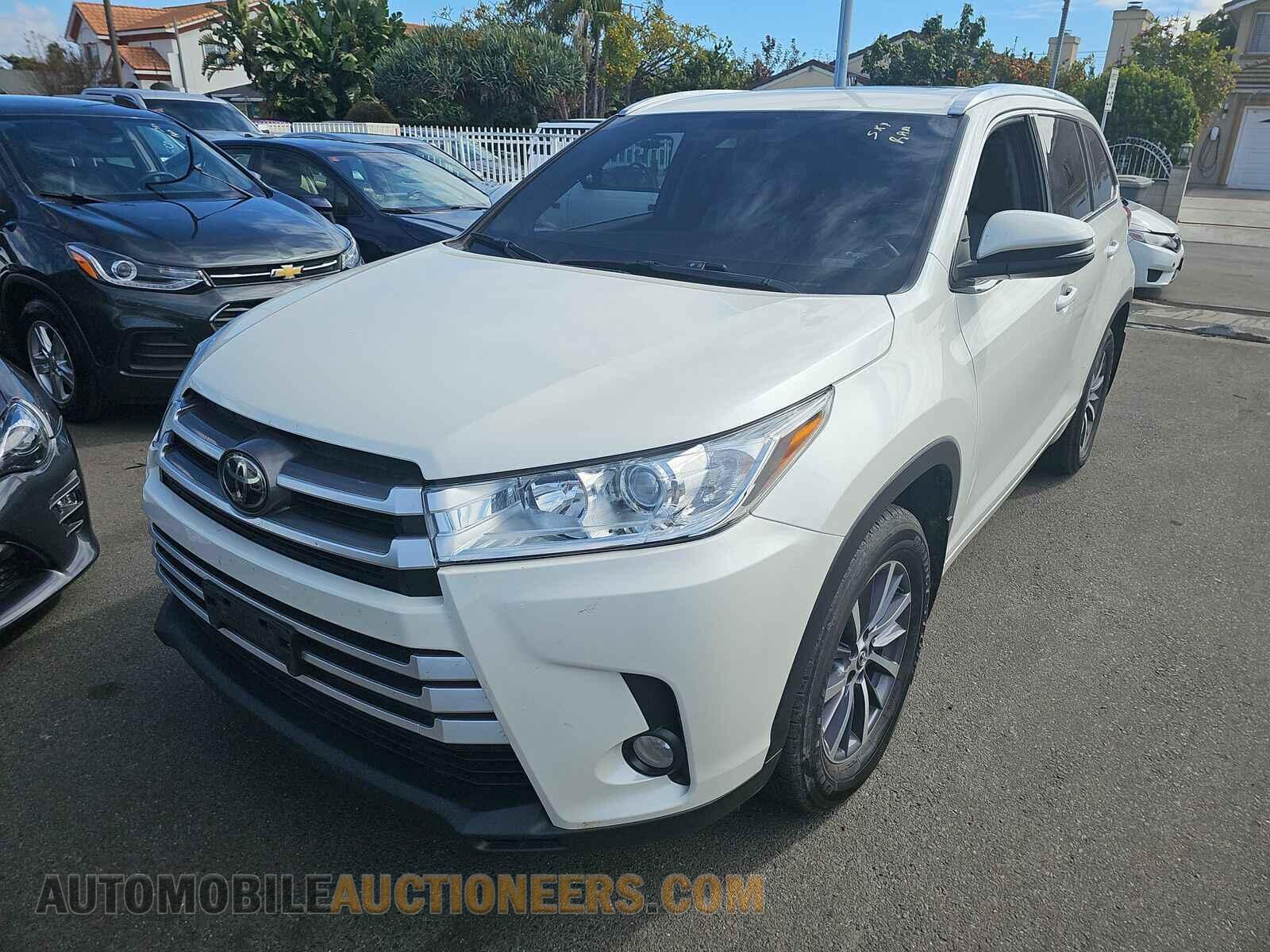 5TDJZRFH1JS525935 Toyota Highlander 2018