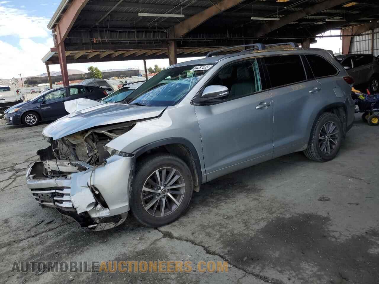 5TDJZRFH2JS542422 TOYOTA HIGHLANDER 2018