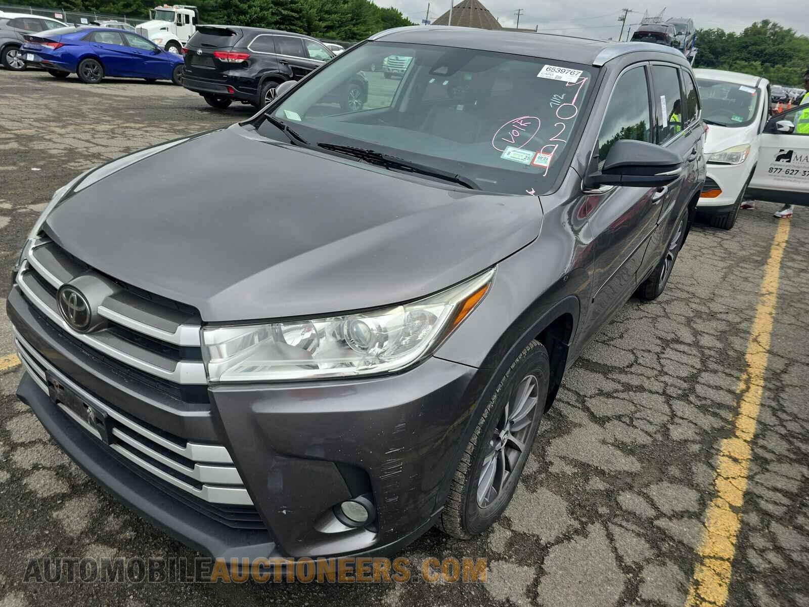 5TDJZRFH2JS549029 Toyota Highlander 2018