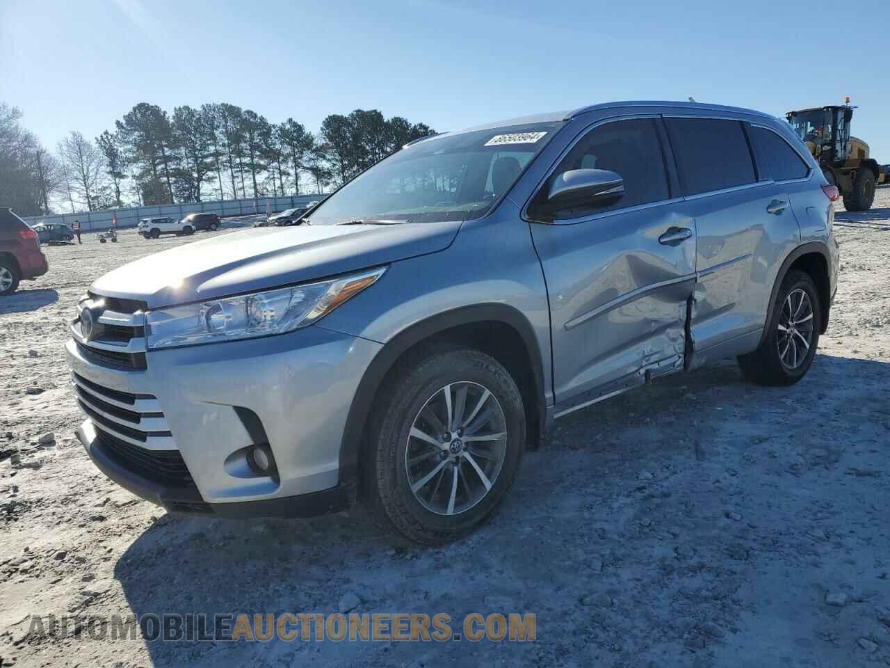 5TDJZRFH2JS817576 TOYOTA HIGHLANDER 2018