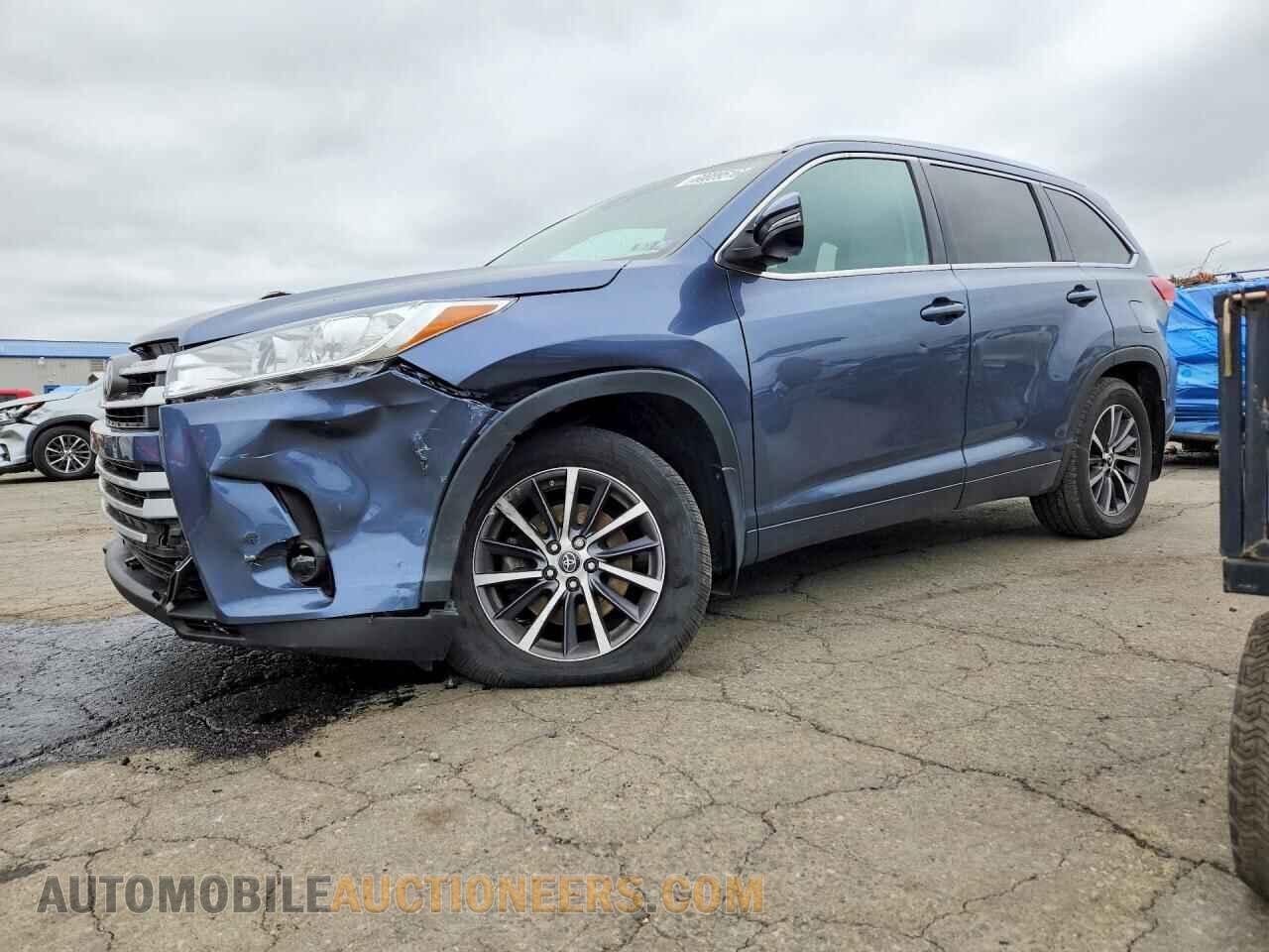 5TDJZRFH2JS820946 TOYOTA HIGHLANDER 2018