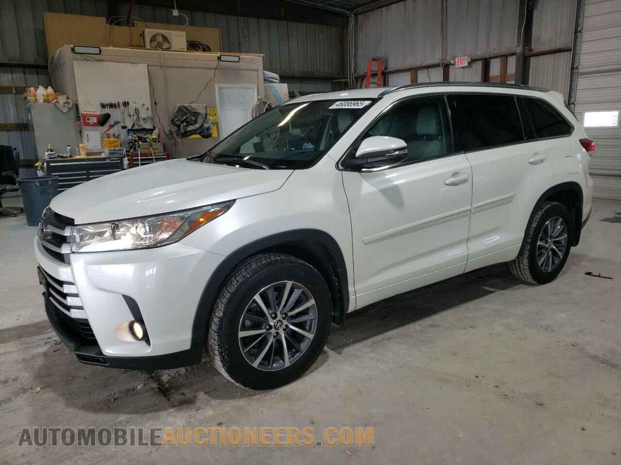 5TDJZRFH2JS843644 TOYOTA HIGHLANDER 2018