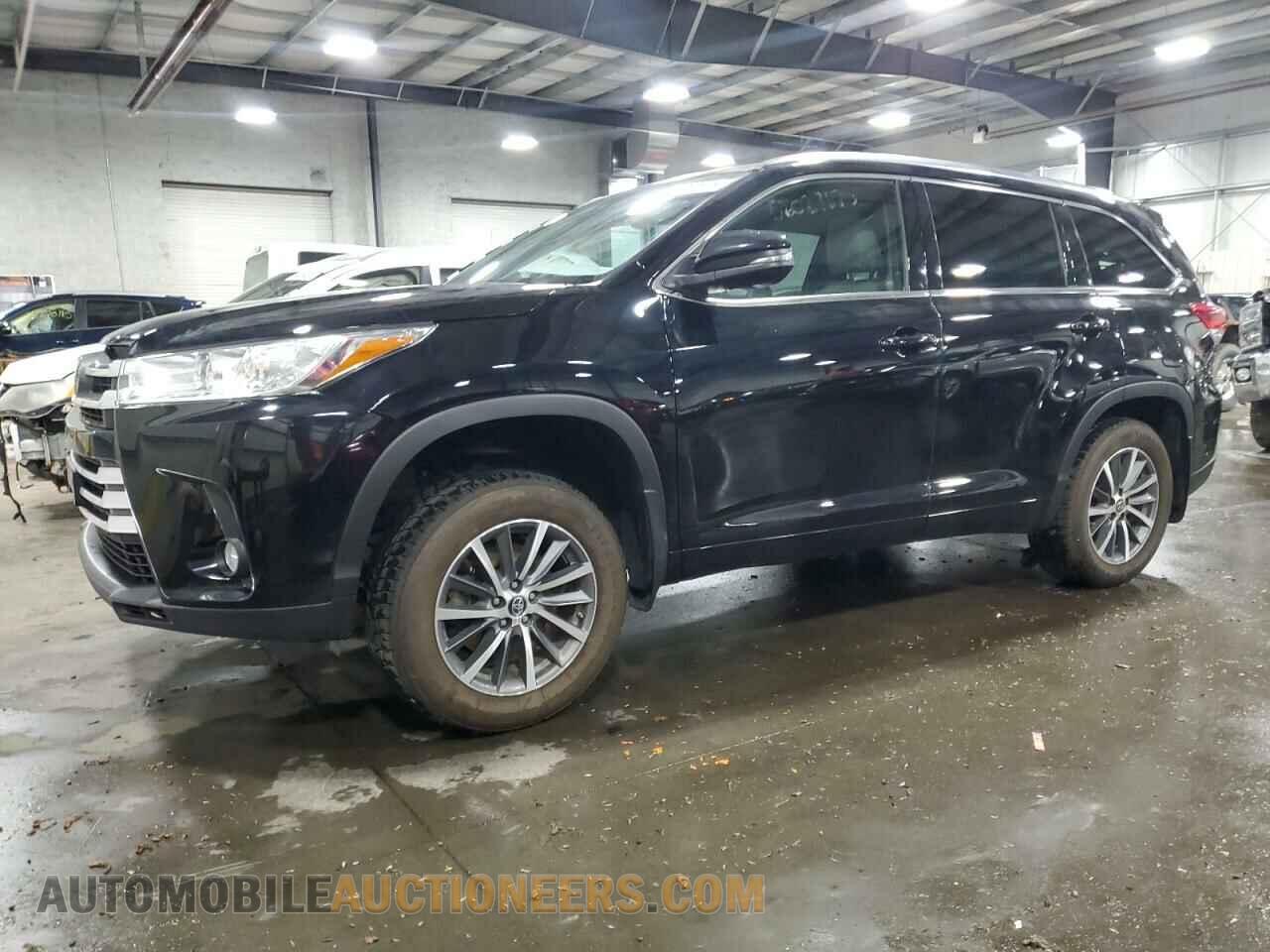 5TDJZRFH2JS906869 TOYOTA HIGHLANDER 2018
