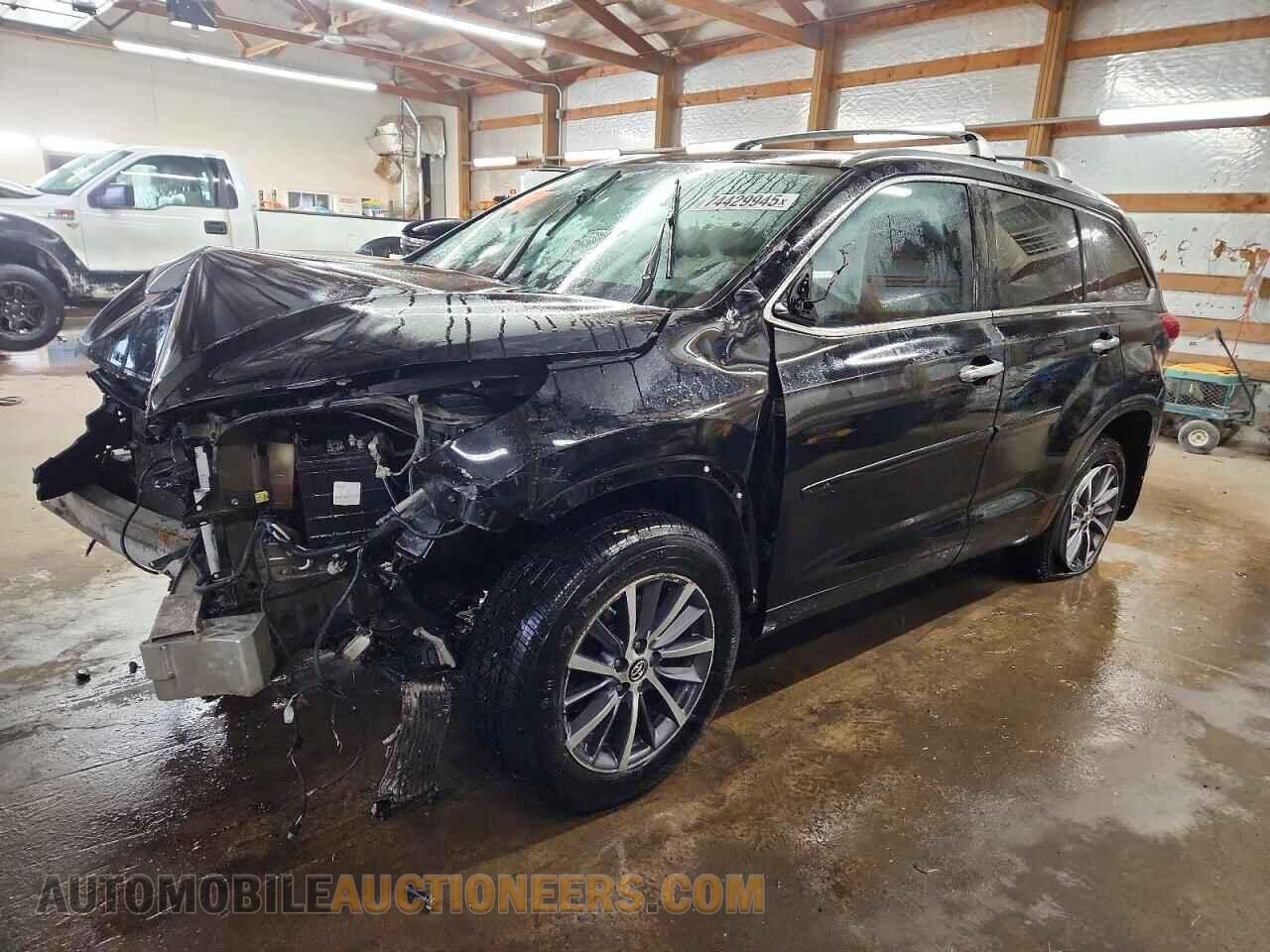 5TDJZRFH3JS535639 TOYOTA HIGHLANDER 2018