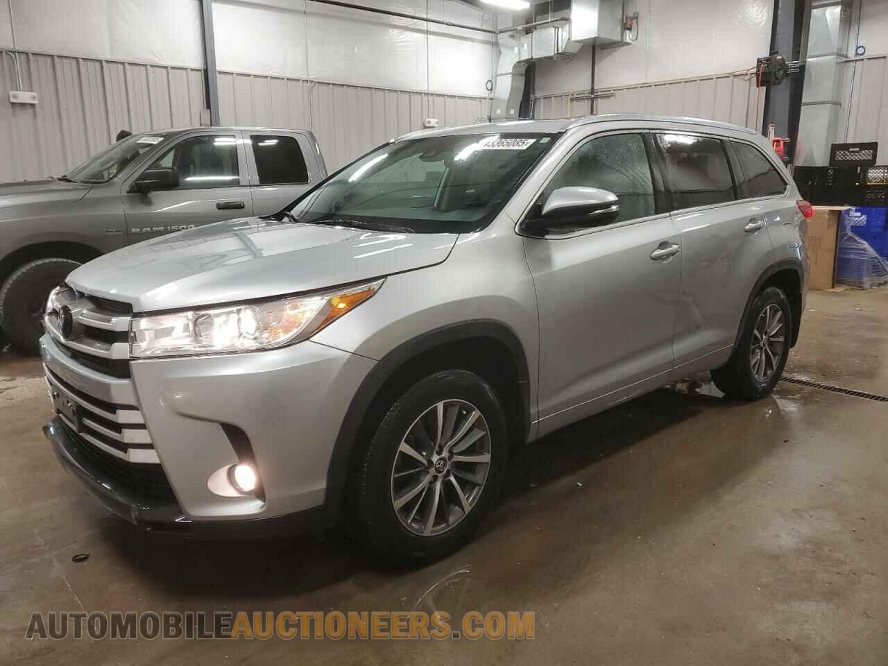 5TDJZRFH3JS555082 TOYOTA HIGHLANDER 2018
