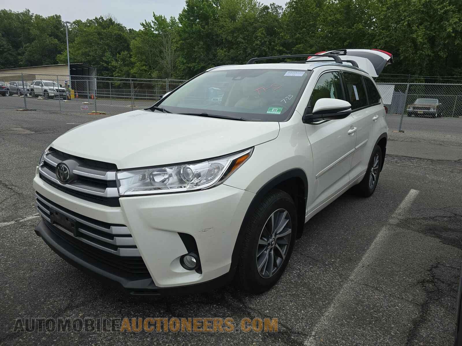 5TDJZRFH3JS885529 Toyota Highlander 2018