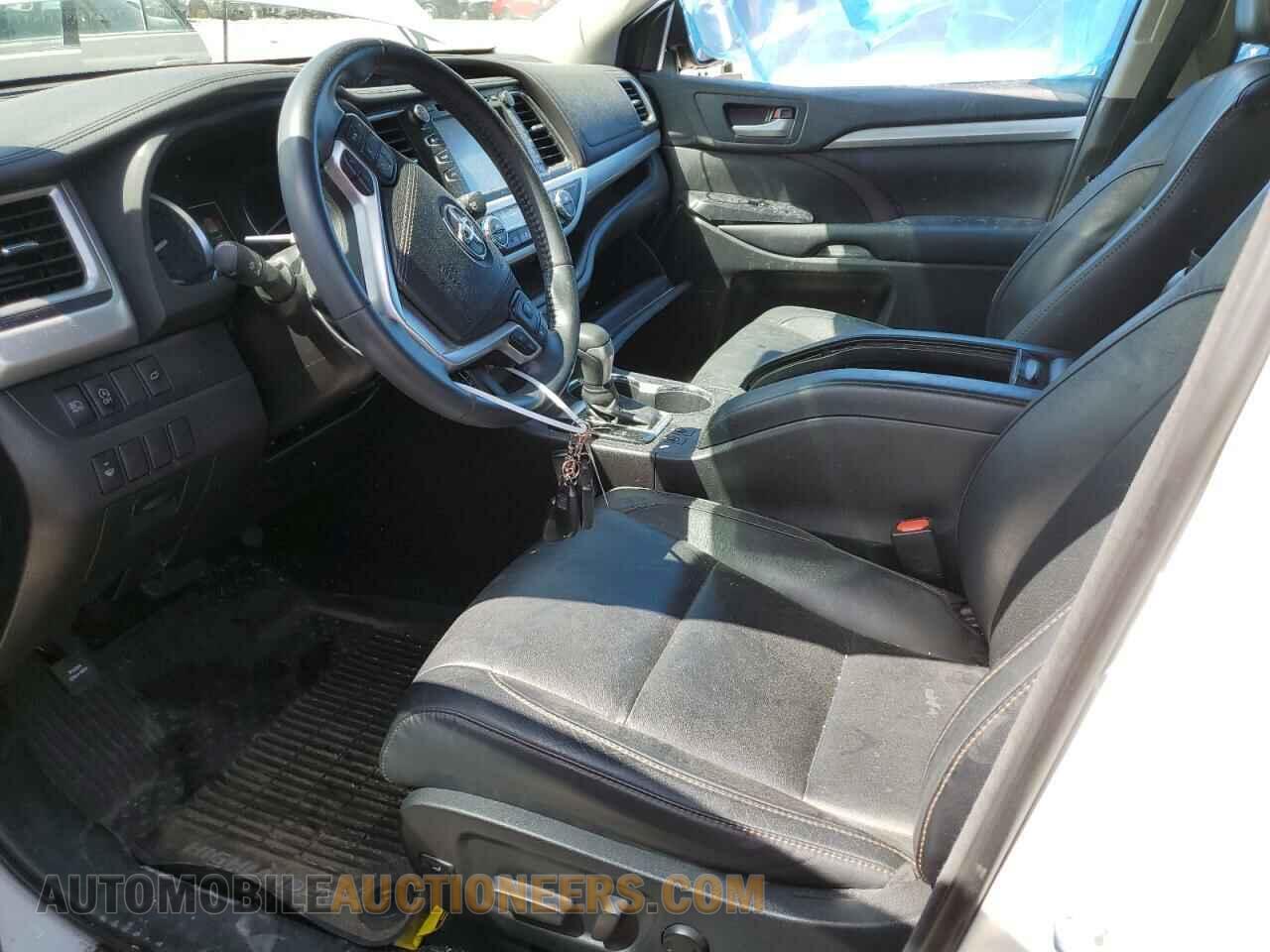 5TDJZRFH4JS555883 TOYOTA HIGHLANDER 2018