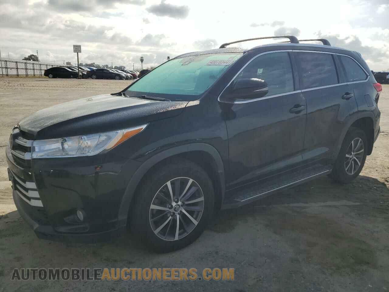 5TDJZRFH7JS840237 TOYOTA HIGHLANDER 2018