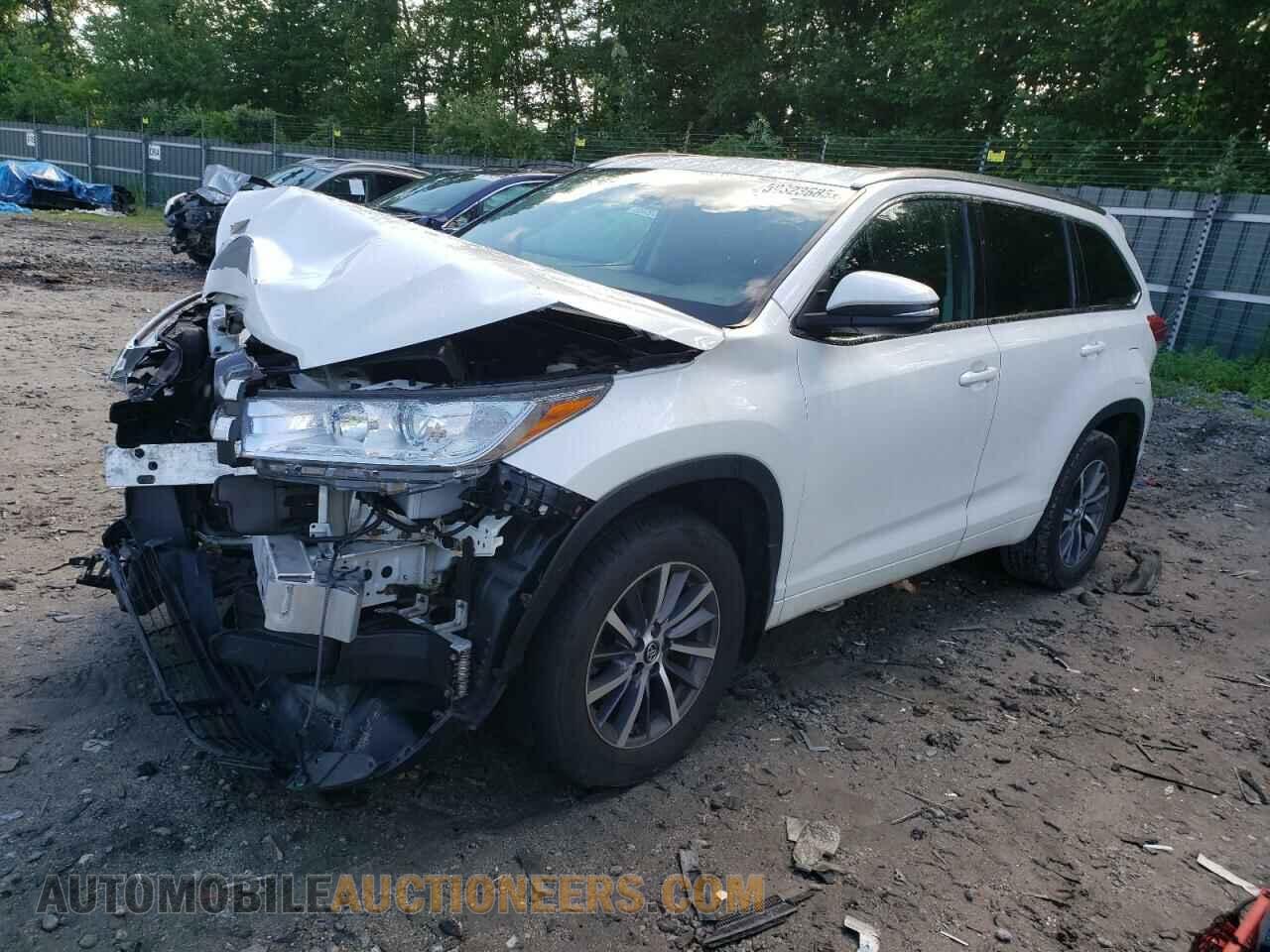 5TDJZRFH9JS820846 TOYOTA HIGHLANDER 2018