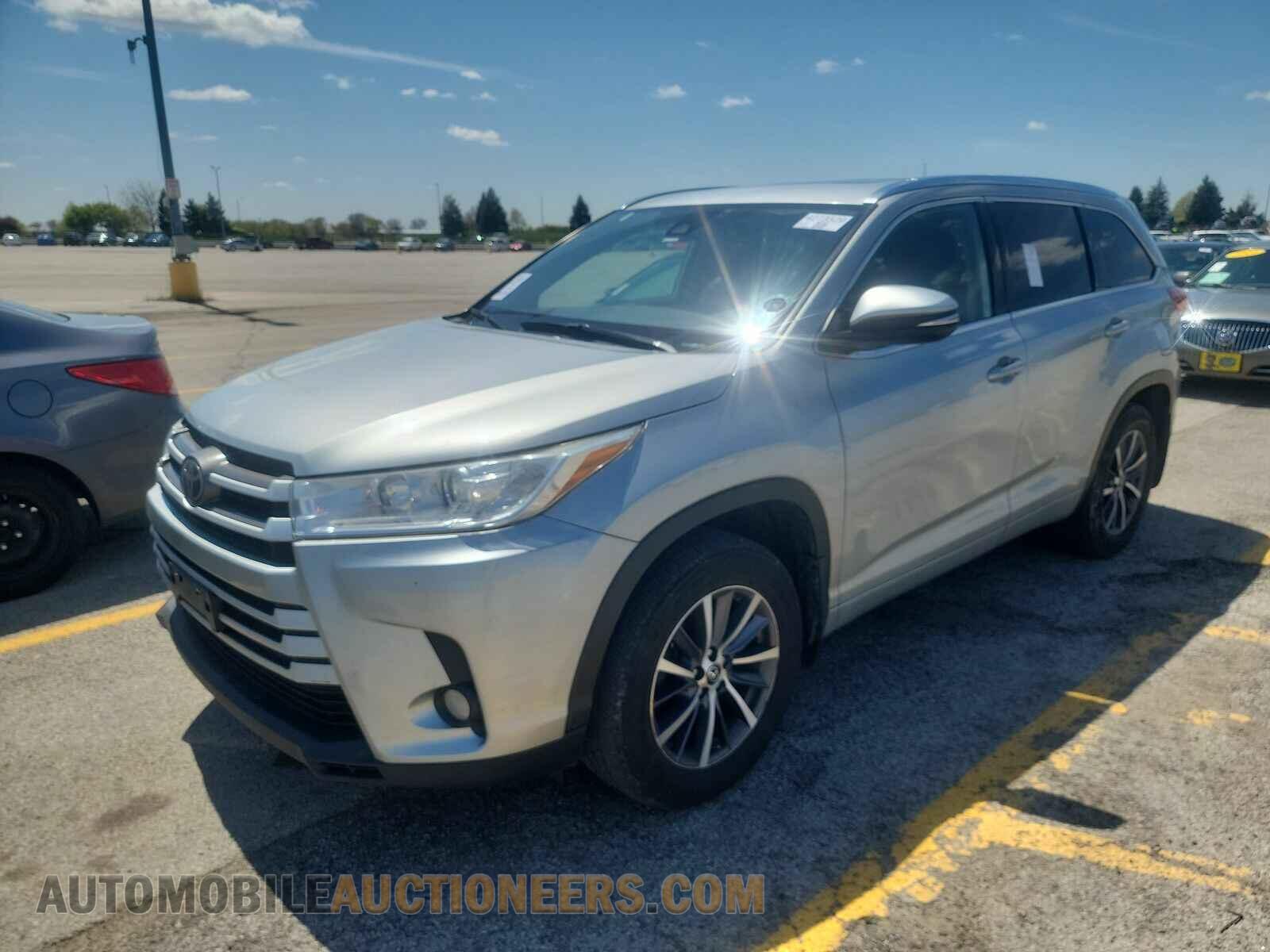 5TDJZRFH9JS855662 Toyota Highlander 2018