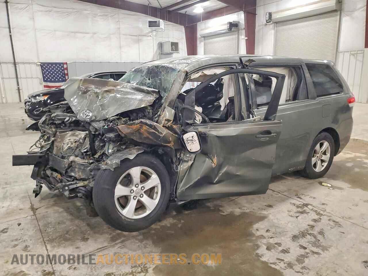 5TDKA3DC5CS014733 TOYOTA SIENNA 2012