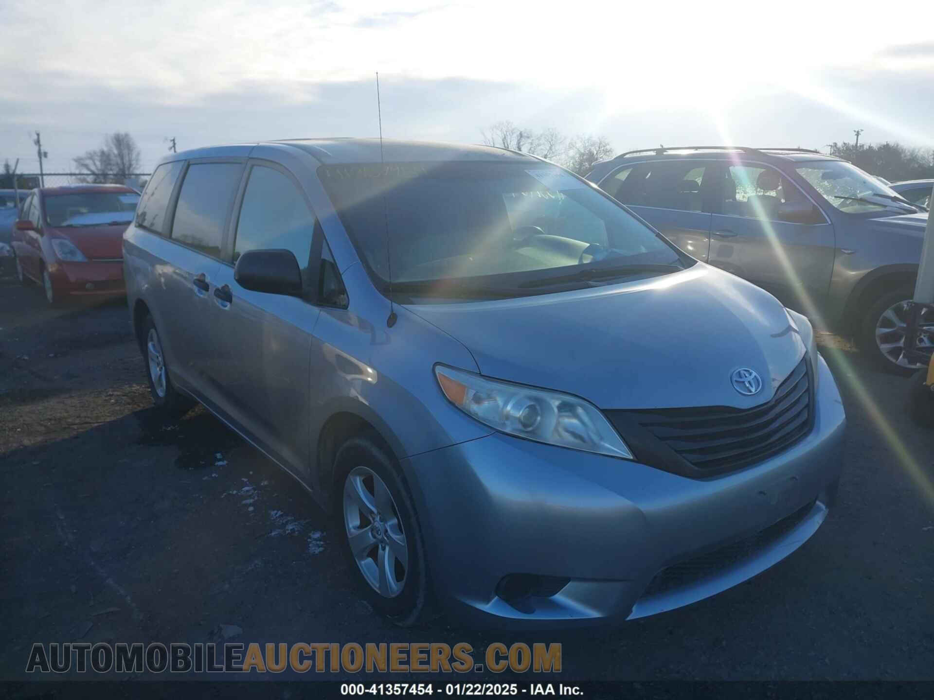 5TDKA3DC7CS011364 TOYOTA SIENNA 2012