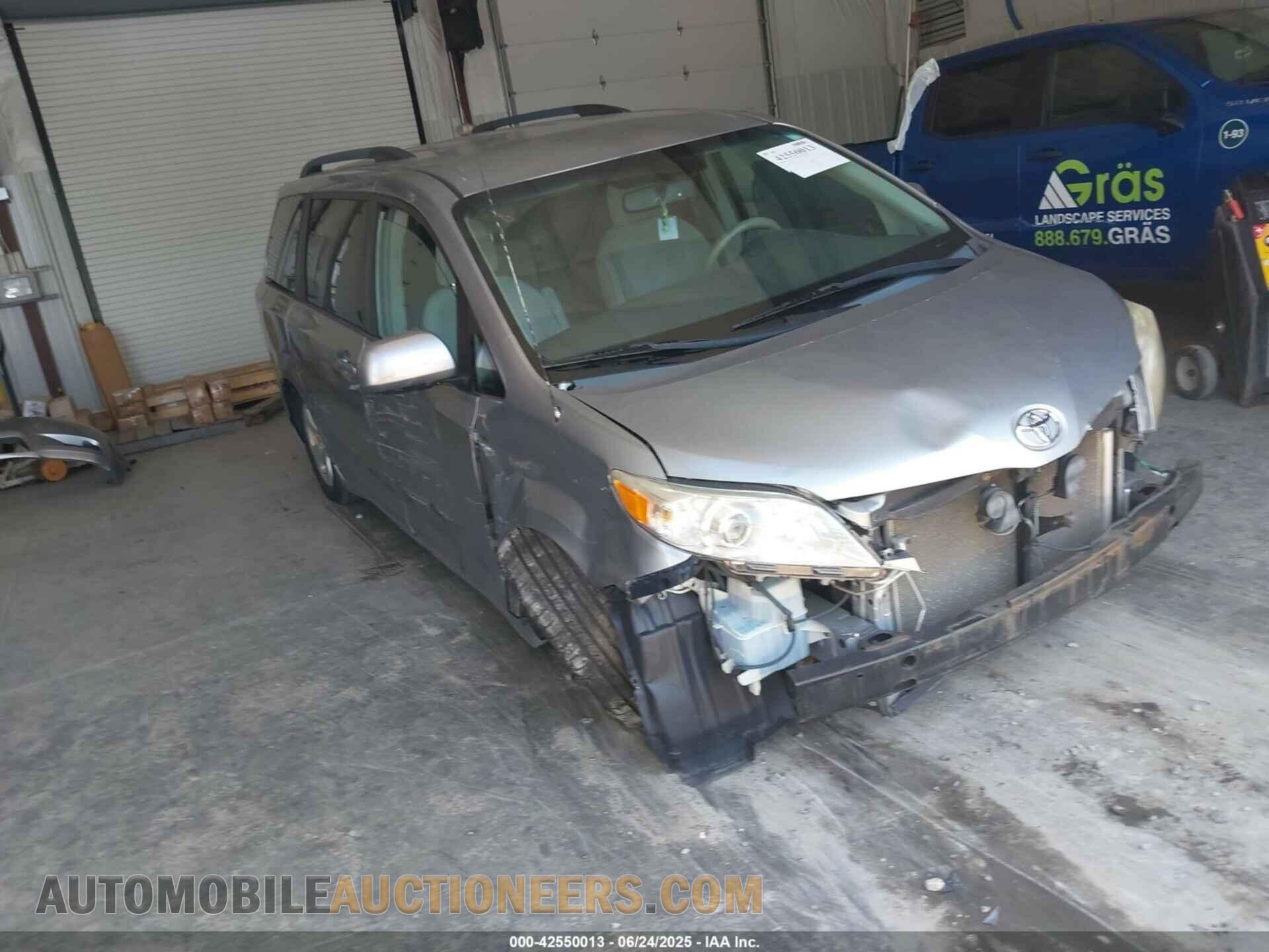 5TDKK3DC4CS226830 TOYOTA SIENNA 2012