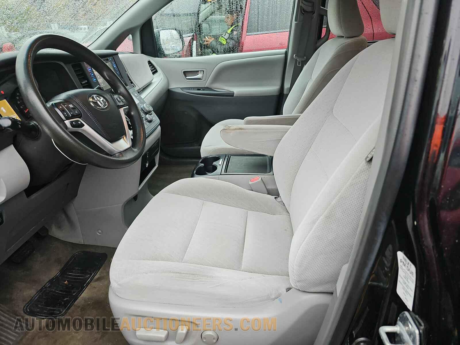 5TDKK3DC7FS619791 Toyota Sienna 2015