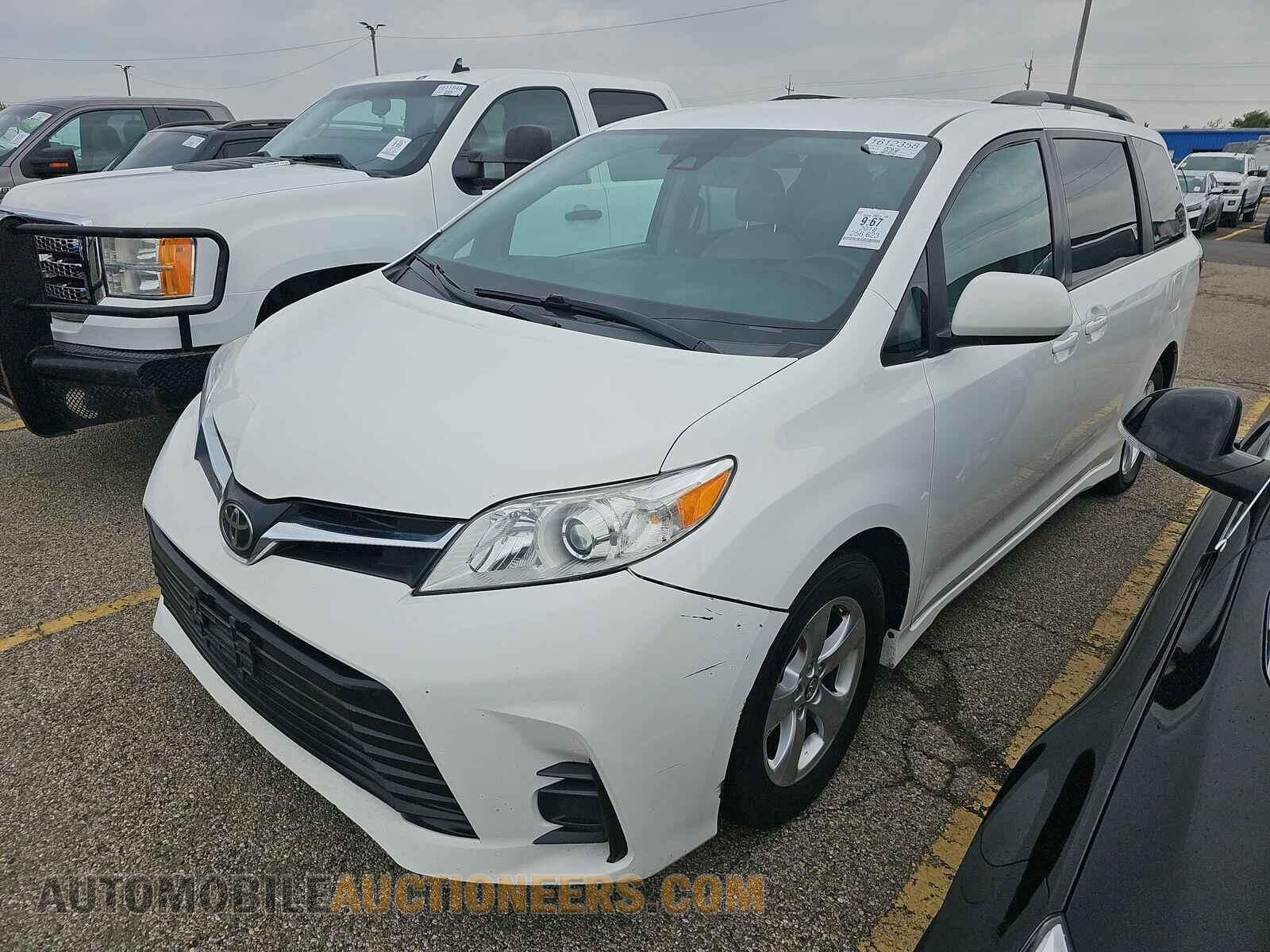 5TDKZ3DC9JS943295 Toyota Sienna LE 2018