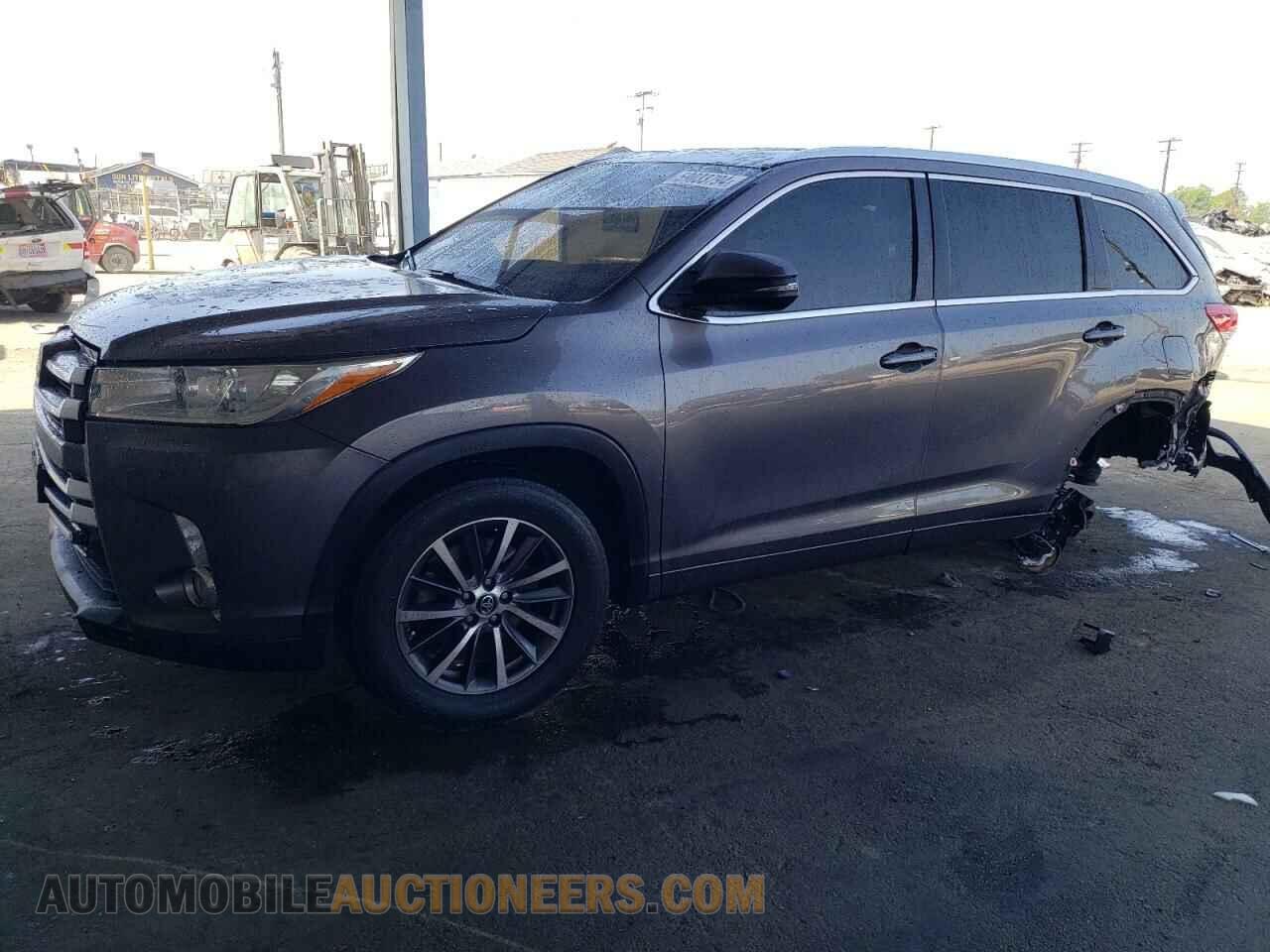 5TDKZRFH3JS527660 TOYOTA HIGHLANDER 2018