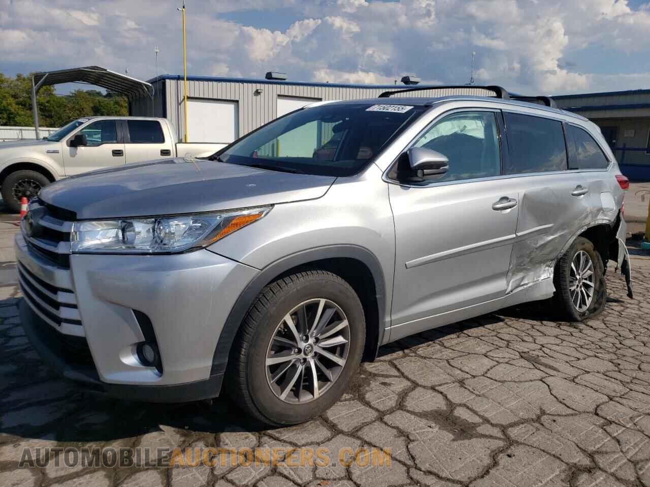 5TDKZRFH5JS528230 TOYOTA HIGHLANDER 2018