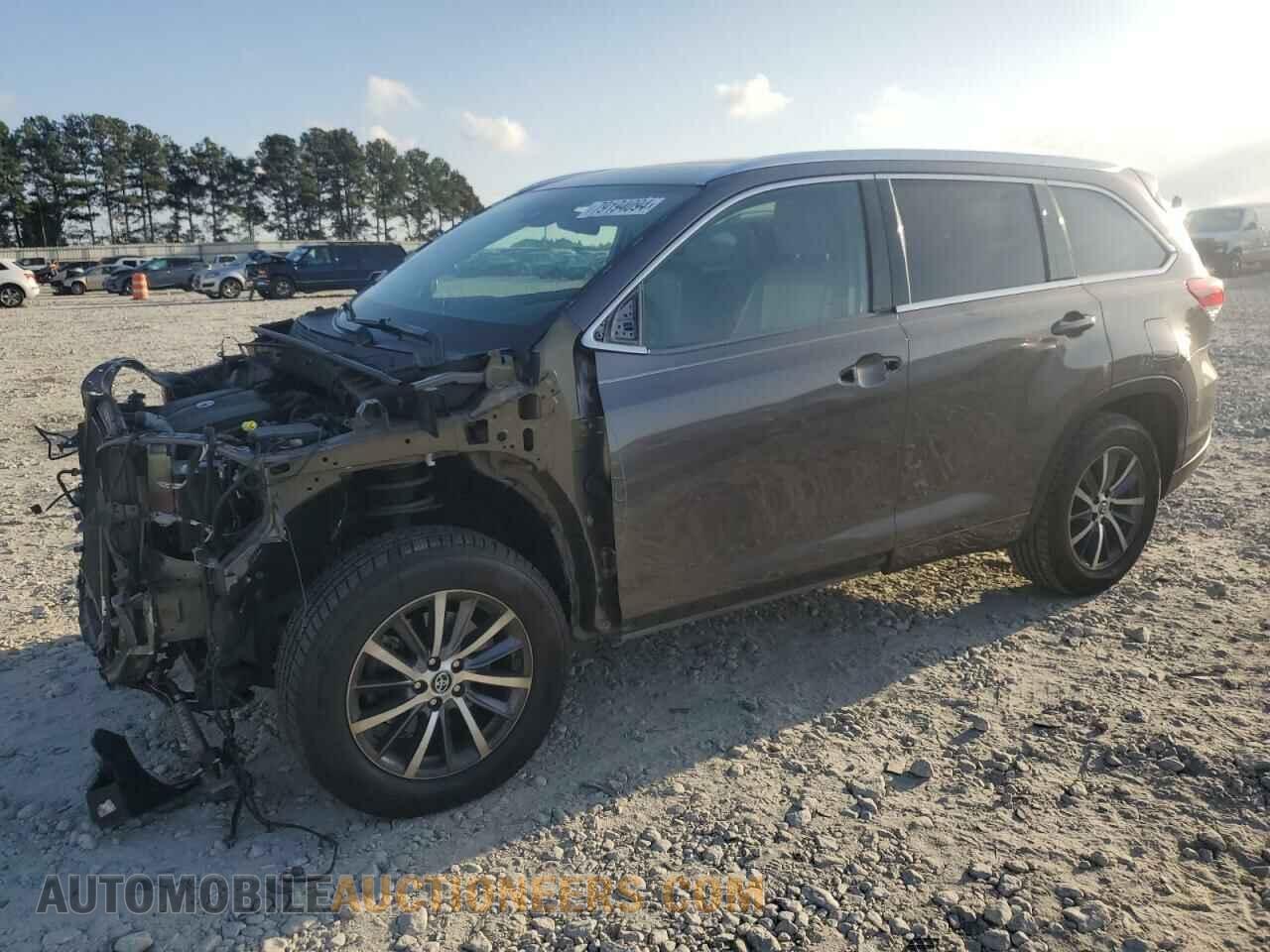 5TDKZRFH5JS530740 TOYOTA HIGHLANDER 2018