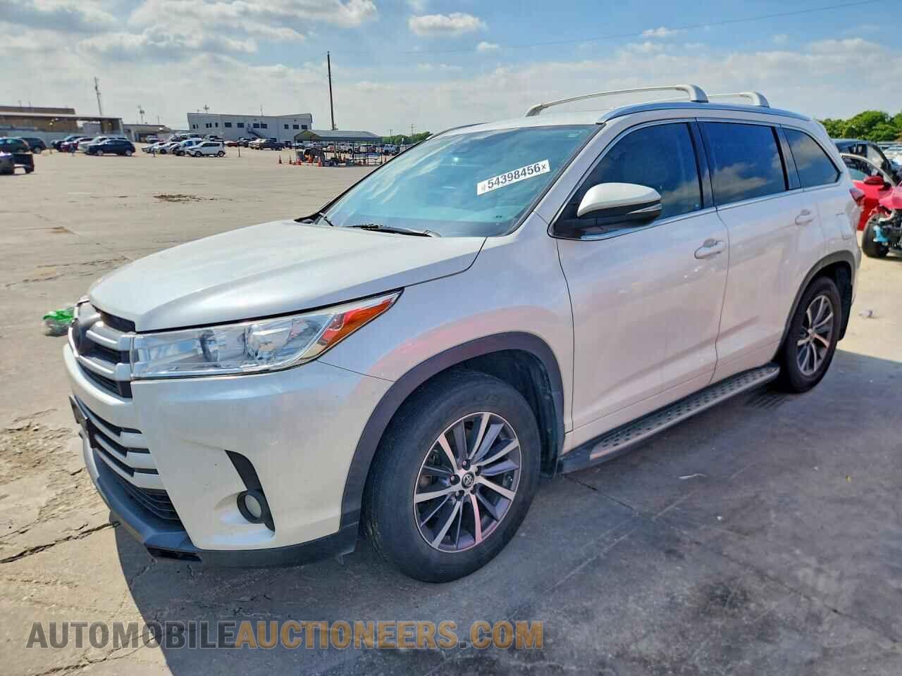 5TDKZRFH6JS288010 TOYOTA HIGHLANDER 2018