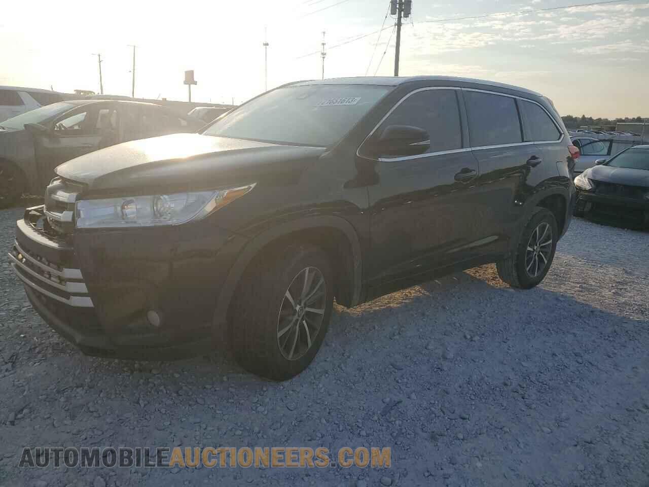 5TDKZRFH7JS272379 TOYOTA HIGHLANDER 2018
