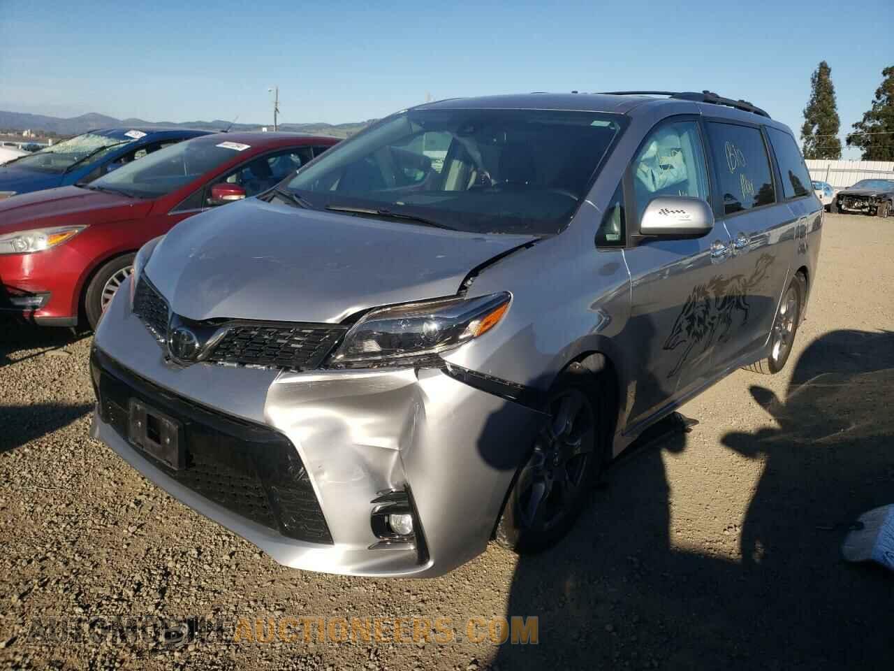 5TDXZ3DC4JS932467 TOYOTA SIENNA 2018
