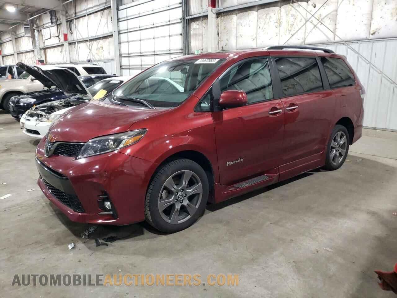 5TDXZ3DC8JS965598 TOYOTA SIENNA 2018