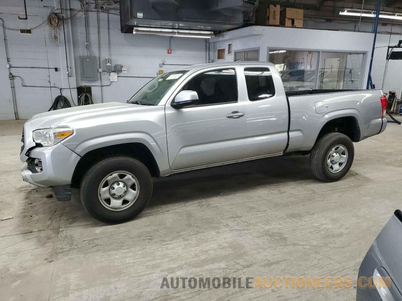 5TFRX5GN8HX081852 TOYOTA TACOMA 2017