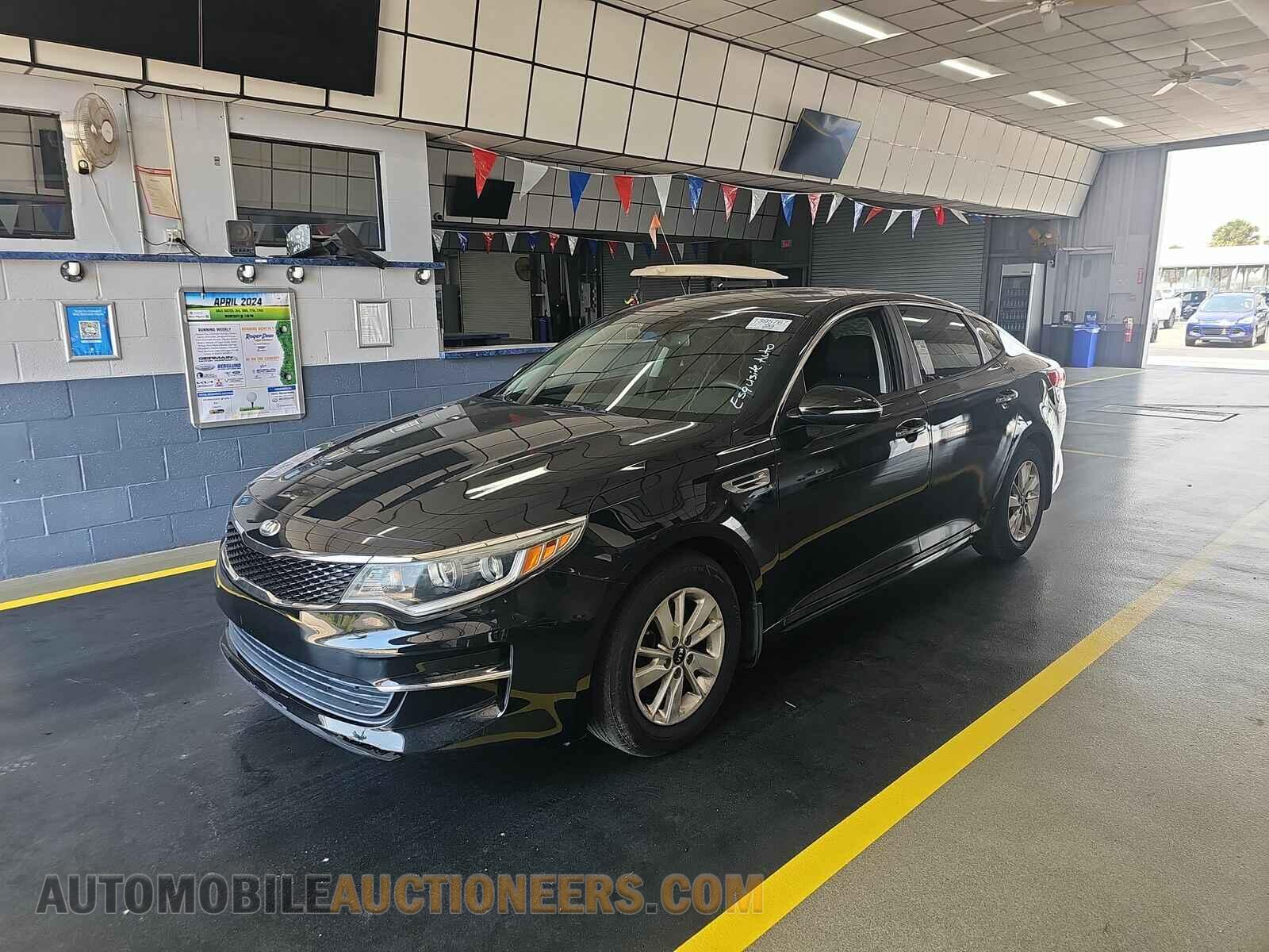 5XXGT4L39GG032084 Kia Optima 2016