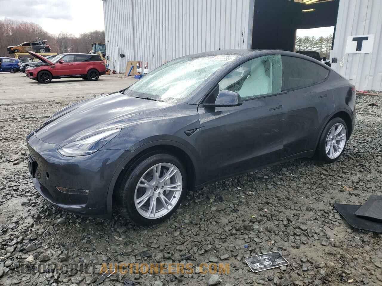 7SAYGAEE0RF008108 TESLA MODEL Y 2024