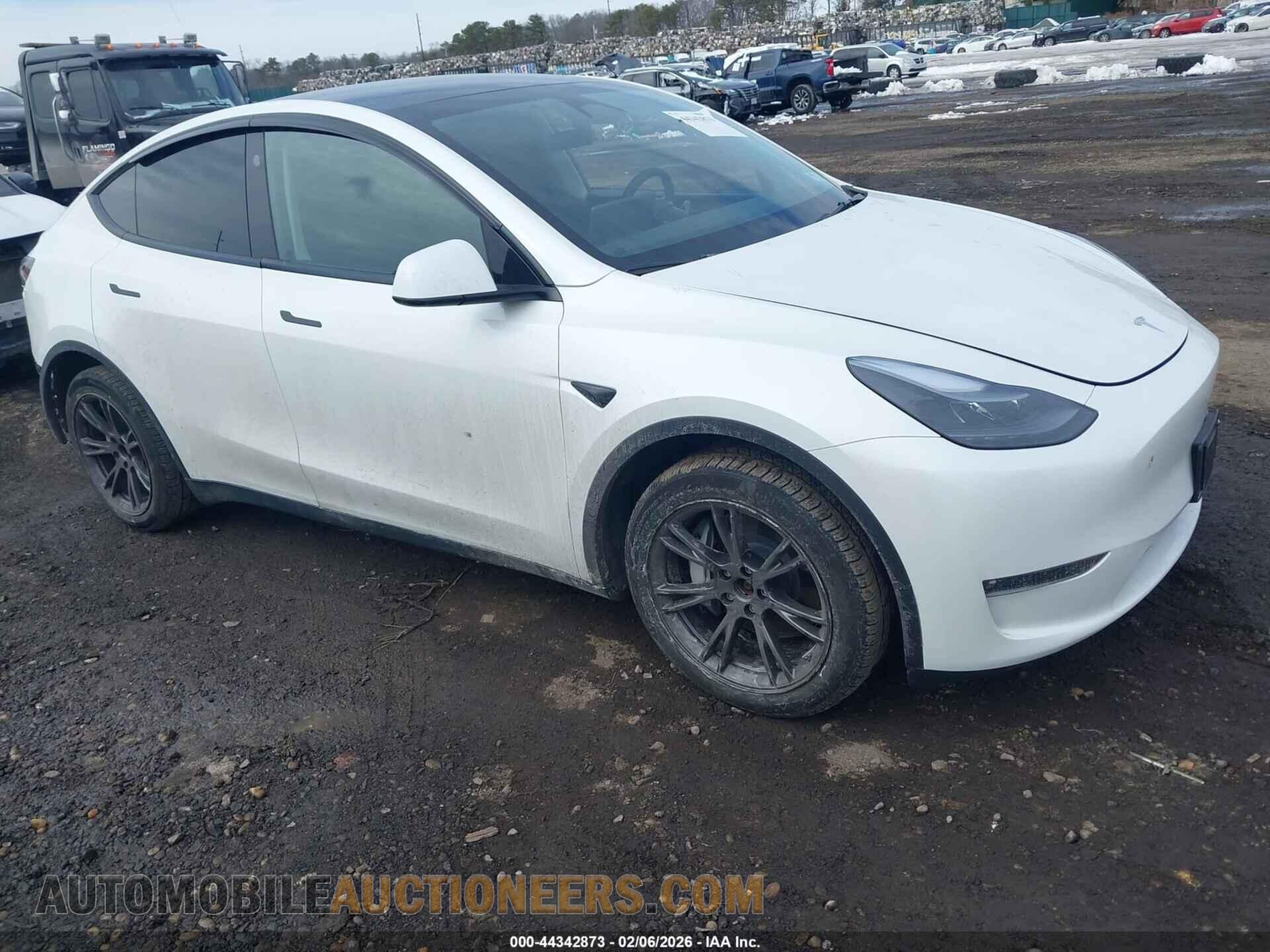 7SAYGAEE1RF201190 TESLA MODEL Y 2024