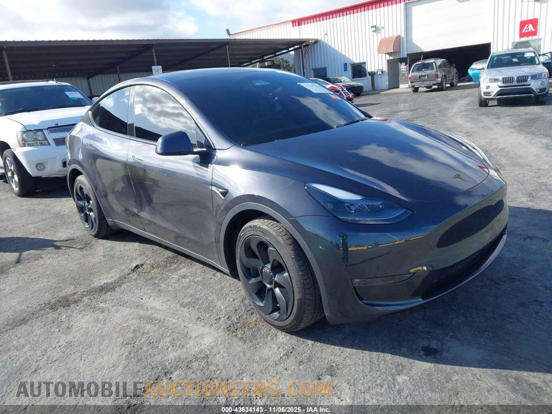 7SAYGAEE2RF080945 TESLA MODEL Y 2024