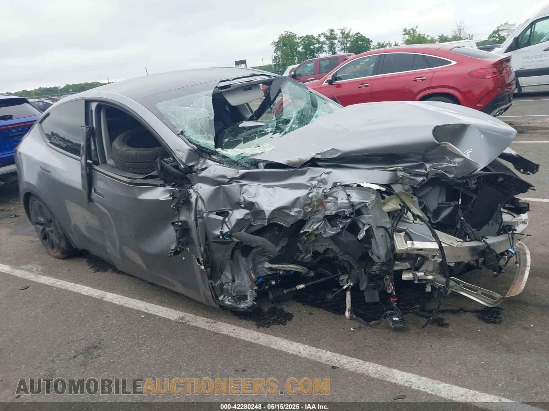 7SAYGAEE3RF212921 TESLA MODEL Y 2024