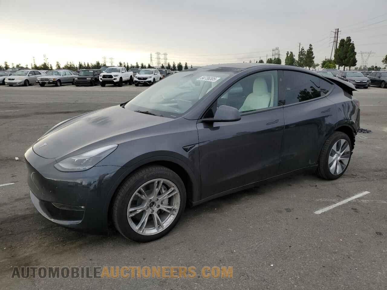 7SAYGAEE7RF020109 TESLA MODEL Y 2024