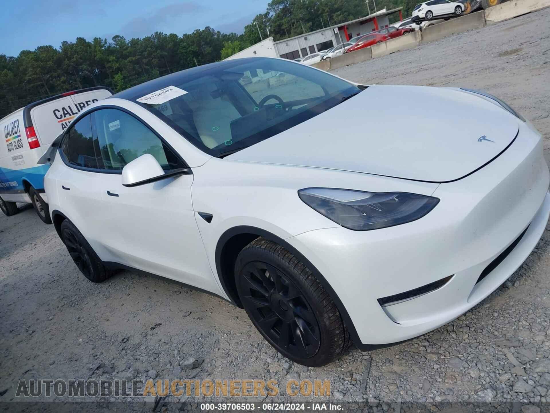 7SAYGDED0RF034720 TESLA MODEL Y 2024
