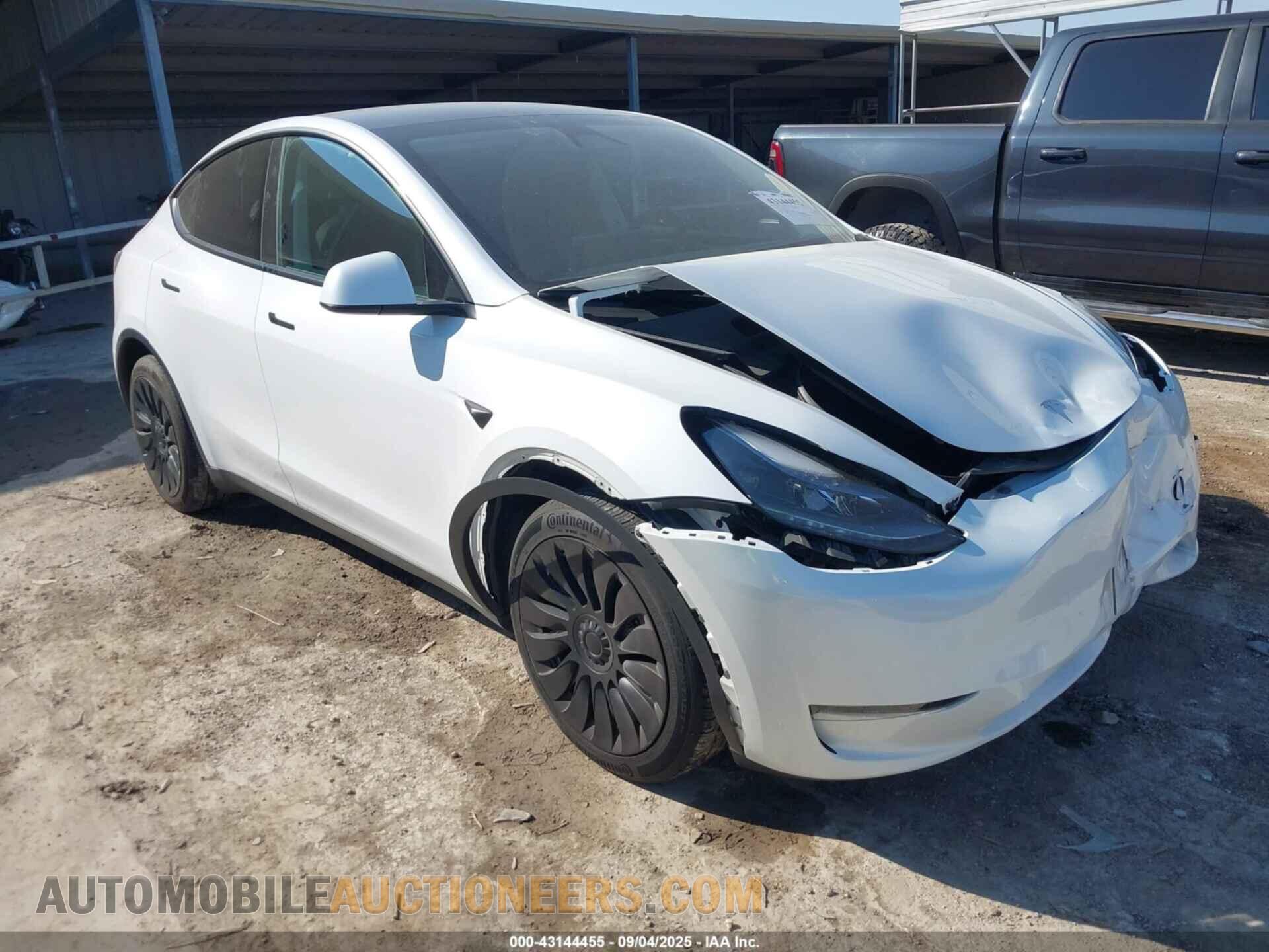 7SAYGDED0RF038413 TESLA MODEL Y 2024