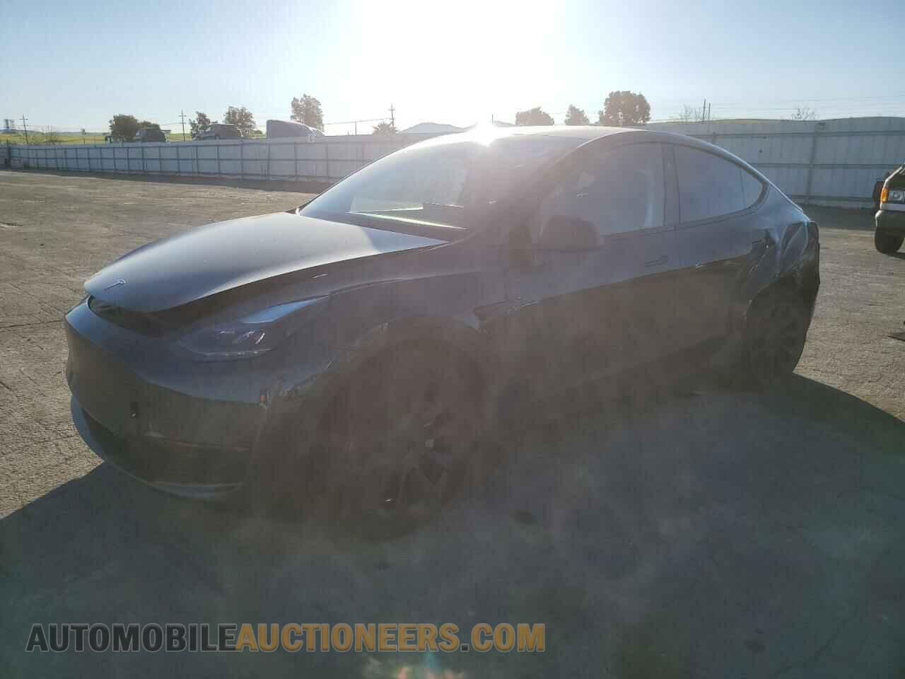7SAYGDED0RF040677 TESLA MODEL Y 2024