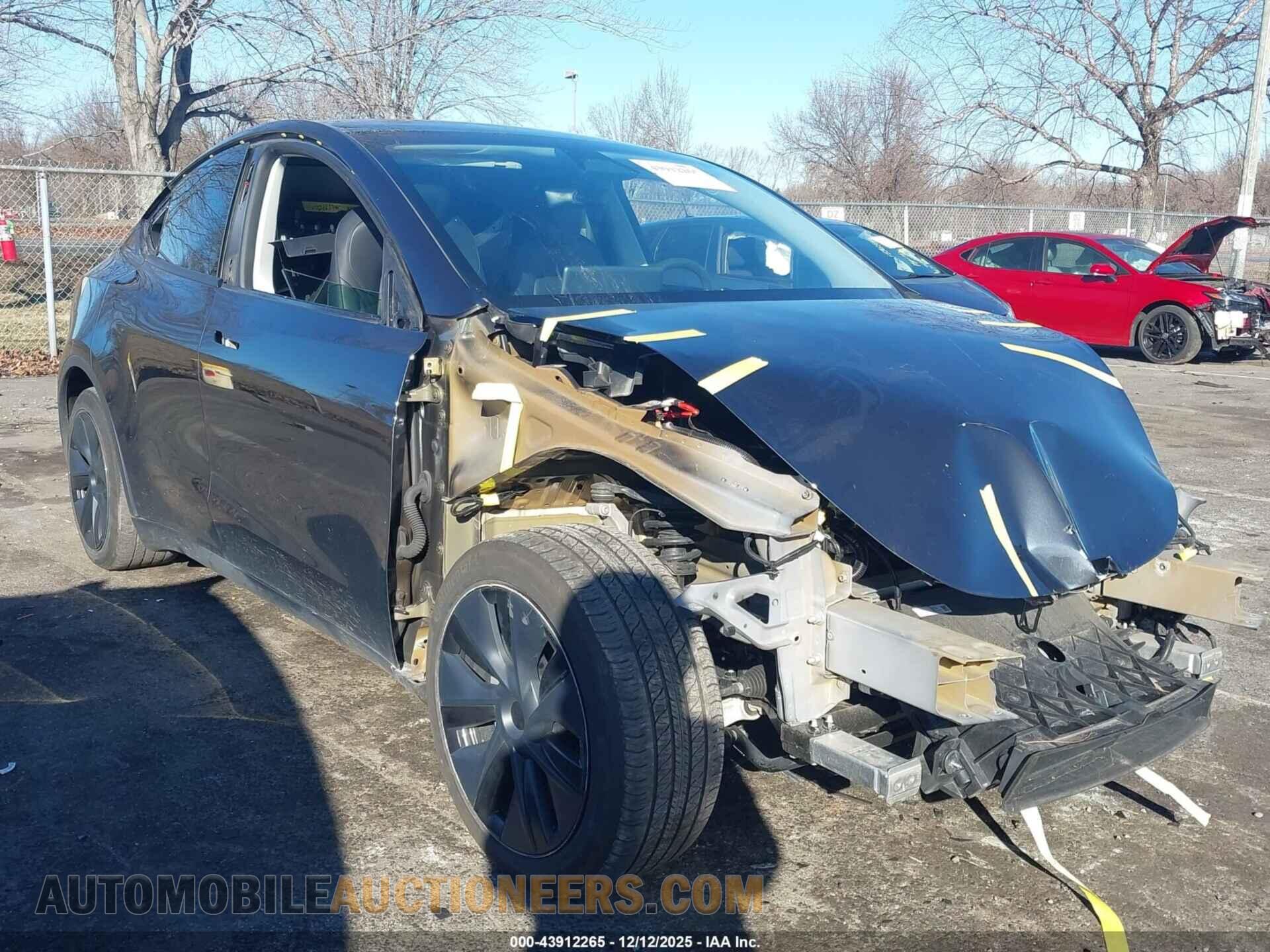 7SAYGDED0RF112395 TESLA MODEL Y 2024